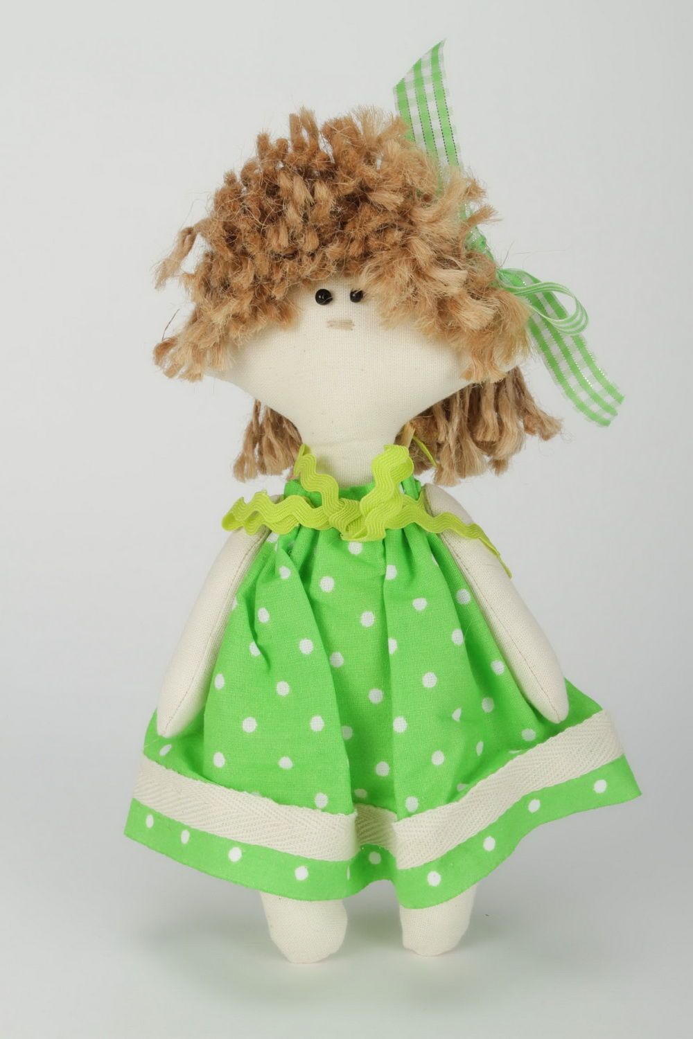 Boneca macia Menina no vestido verde claro foto 5