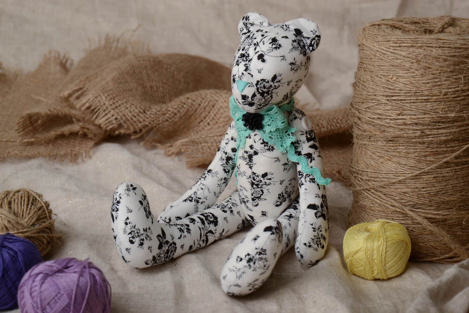 Peluche ours en tissu de coton à fleurs faite main originale pour enfant photo 1