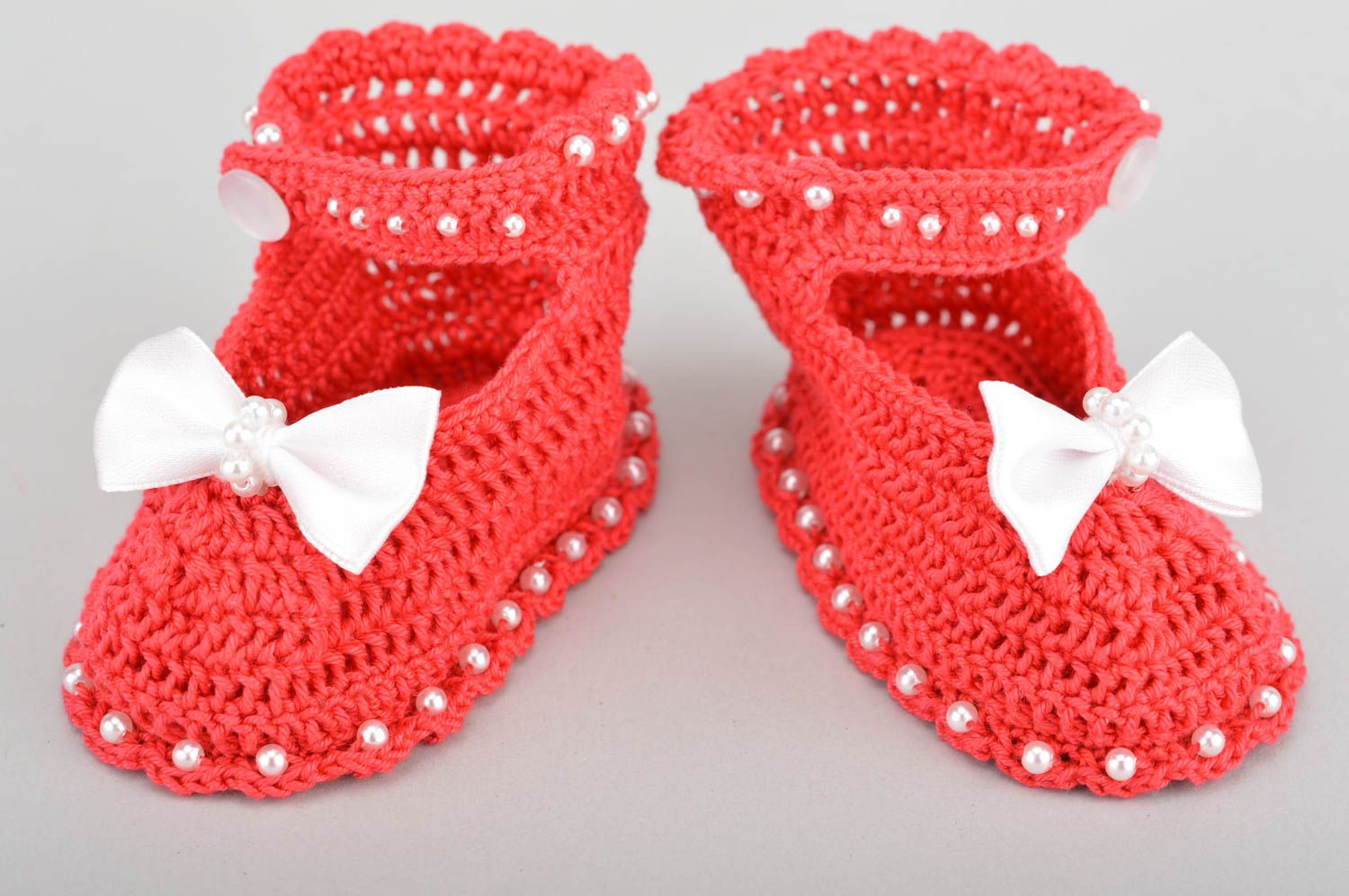 Handmade designer cotton crocheted bright red baby shoes with white bows photo 2