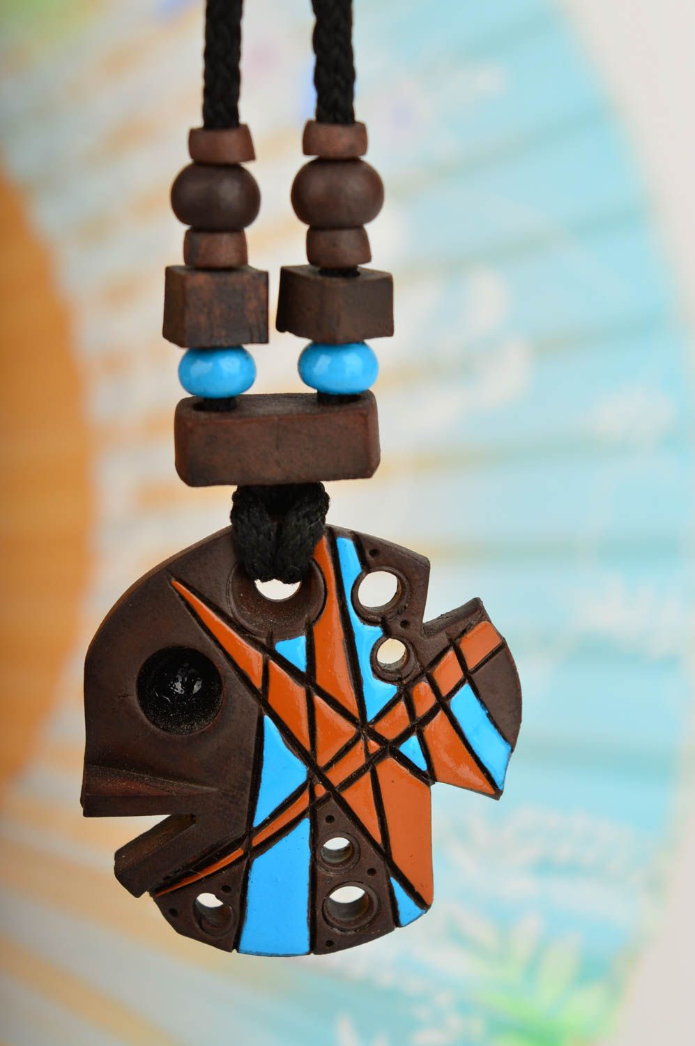 Керамическое украшение кулон ручной работы женский кулон в виде яркой рыбы фото 1