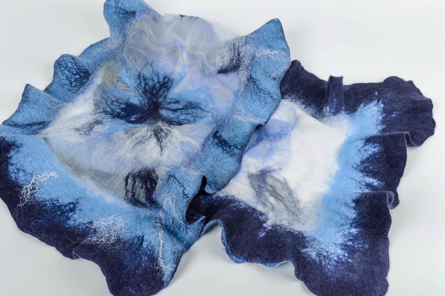 Écharpe en laine soie Écharpe faite main bleue large feutrée Accessoire femme photo 3