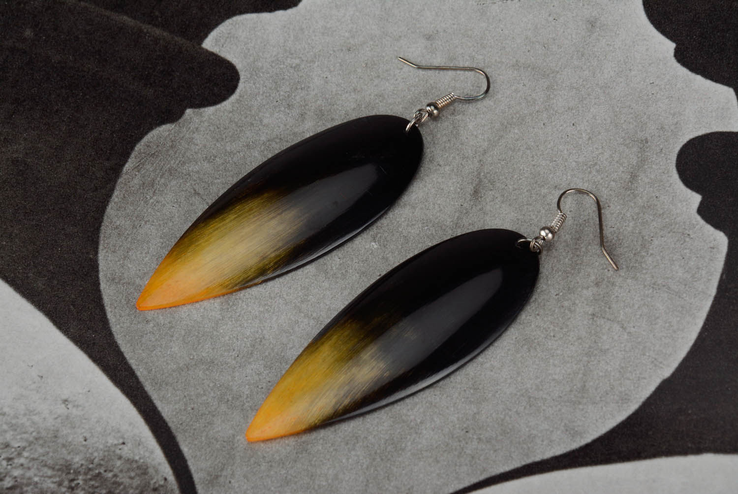 Cow horn earrings of yellow and black color Arrow photo 3