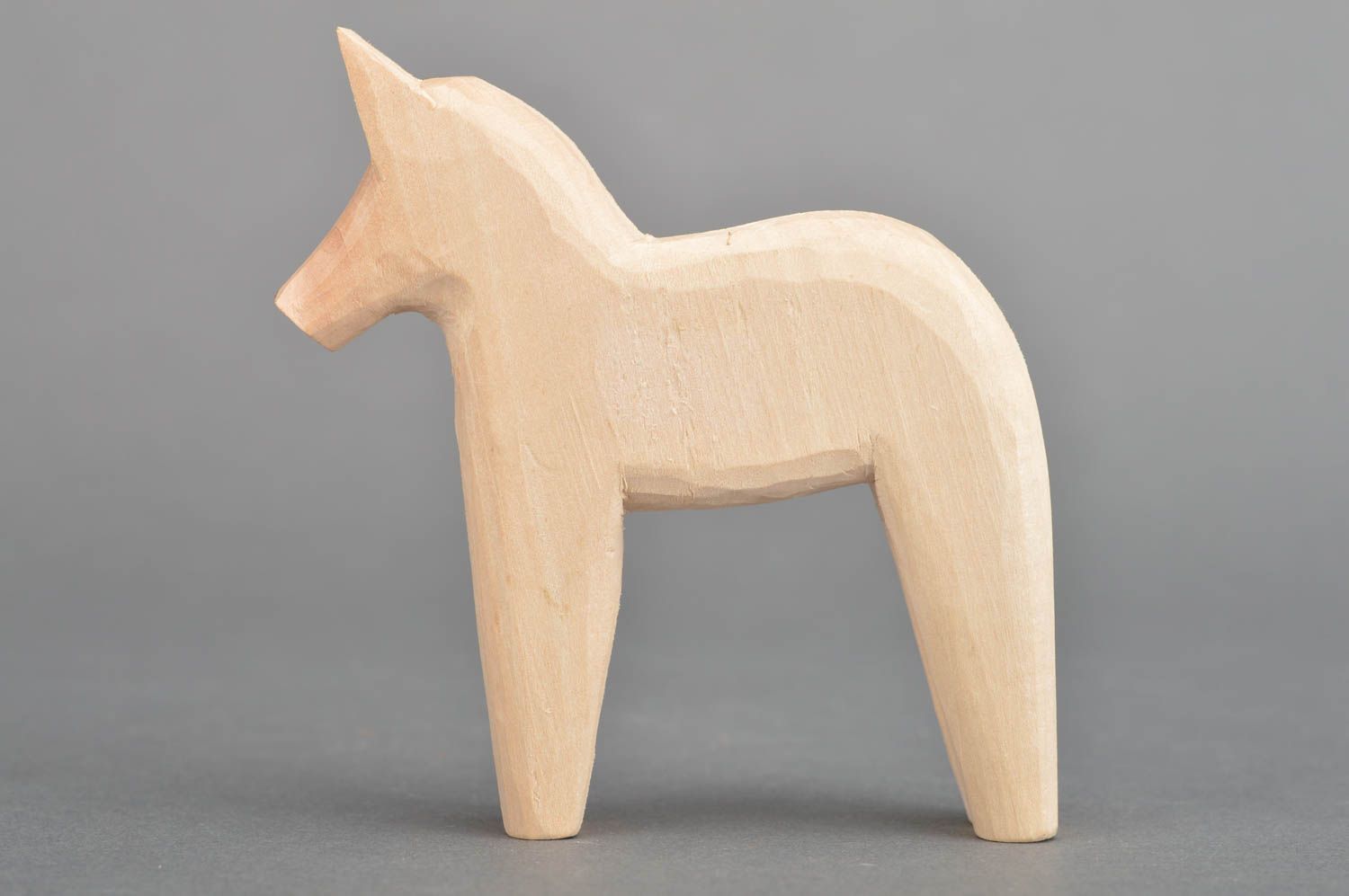 Figurine de cheval en bois faite main originale pour création mignonne photo 3