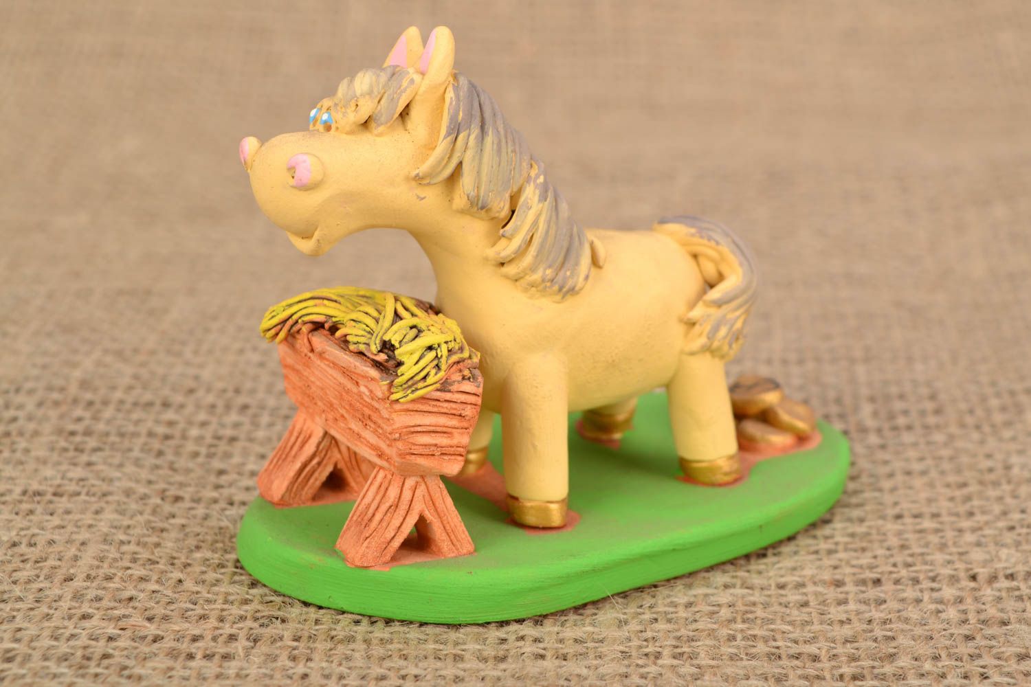 Statuetta cavallo in argilla fatta a mano figurina decorativa in ceramica  foto 1