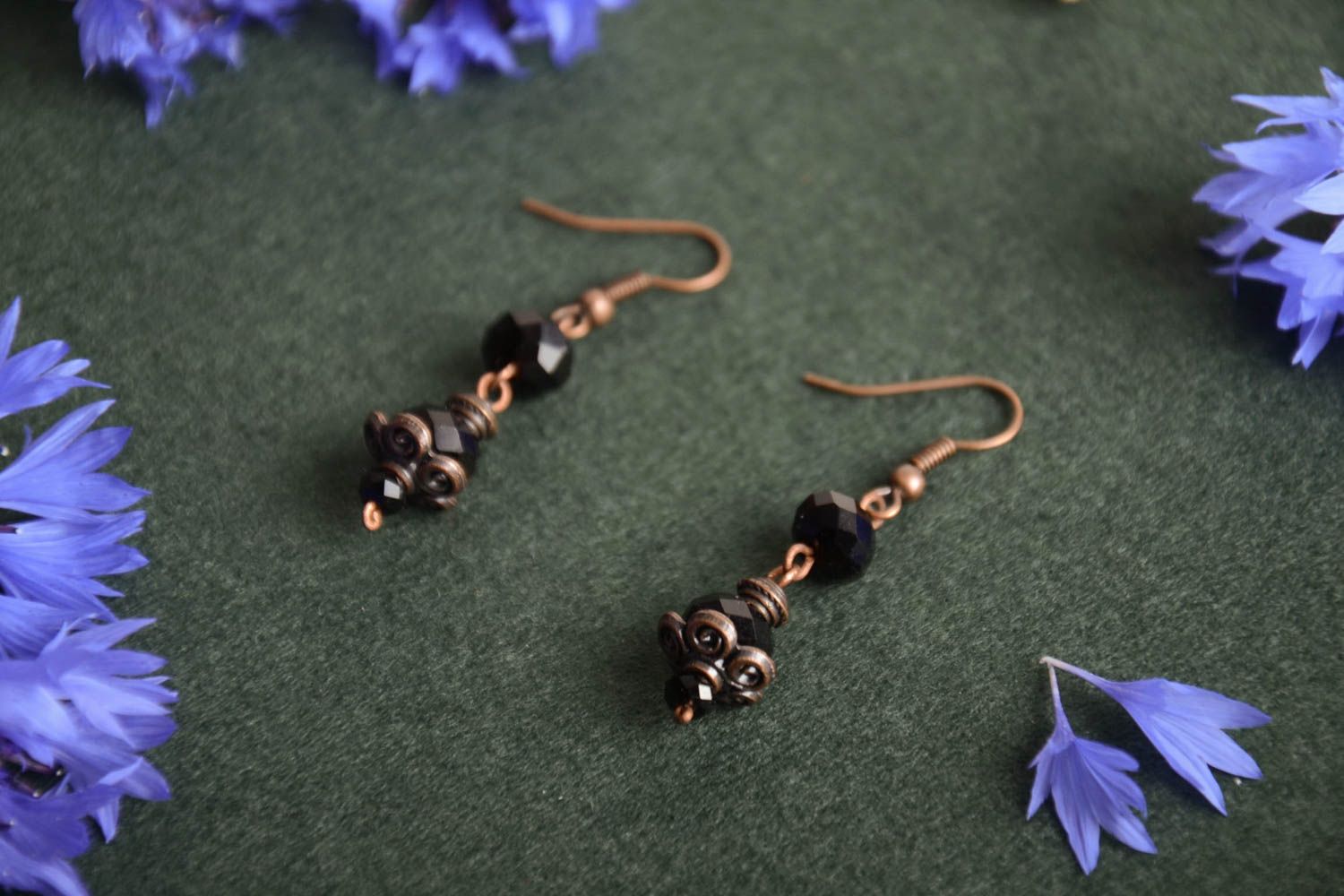 Boucles d'oreilles pendantes en cuivre avec agate noire faites main originales photo 1