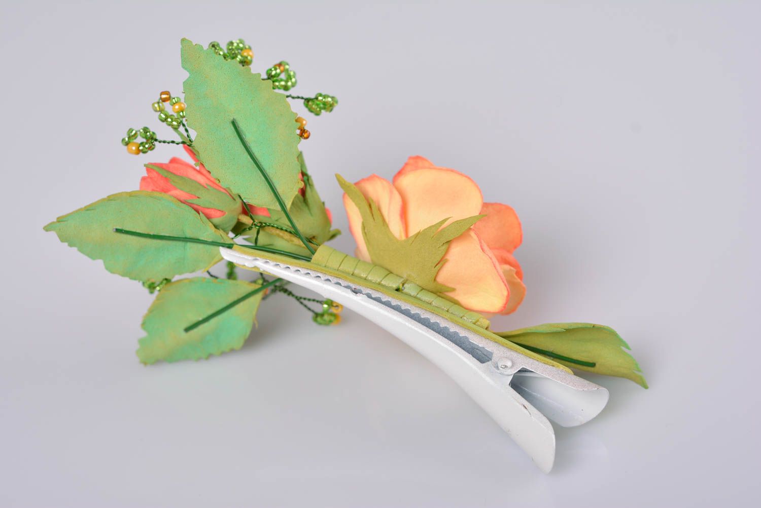 Wunderschöne elegante exklusive Haarspange mit Blume aus Foamiran für Damen foto 3