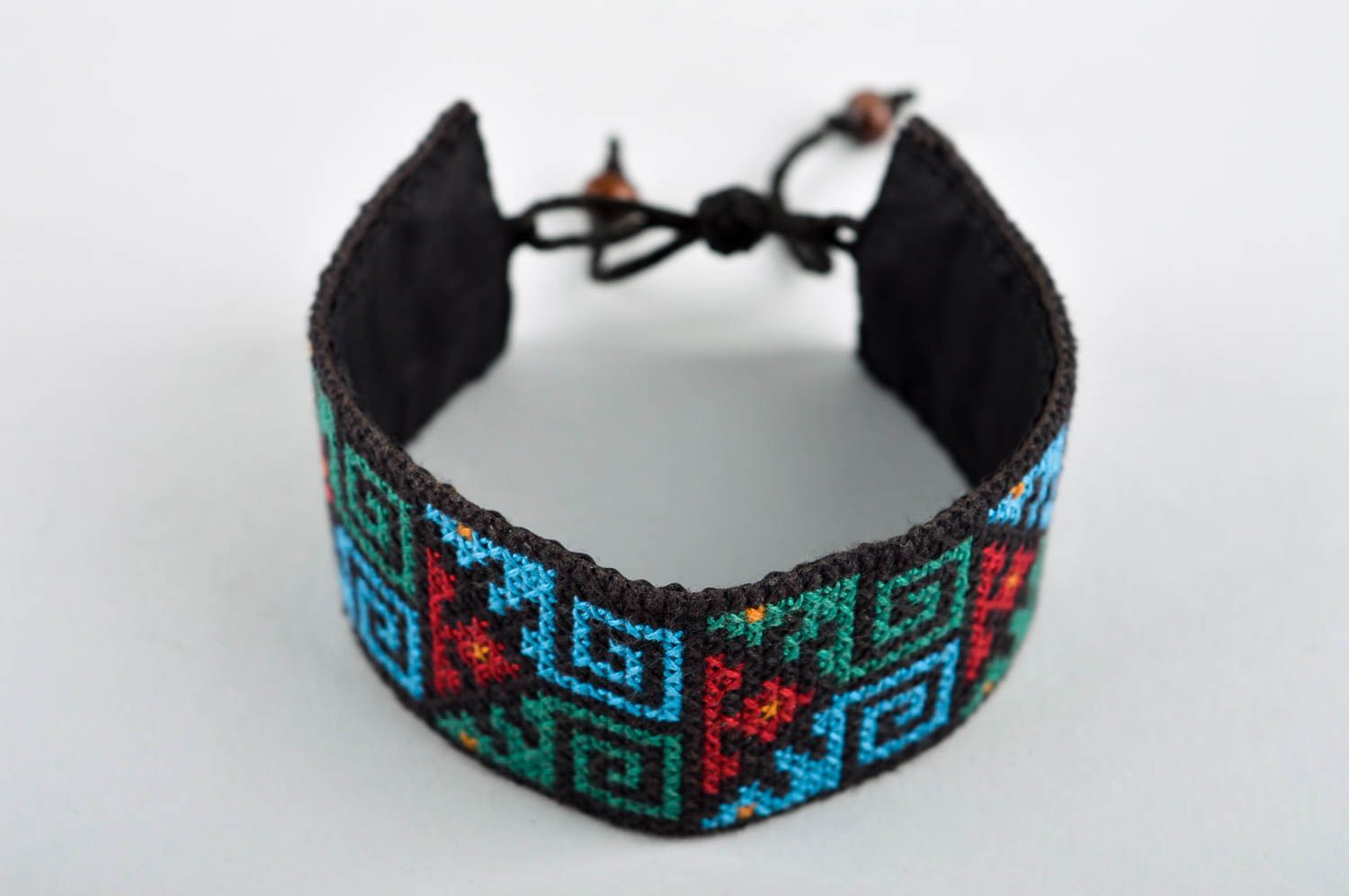 Bracelet textile Bijou fait main brodé large avec ornements Accessoire femme photo 2