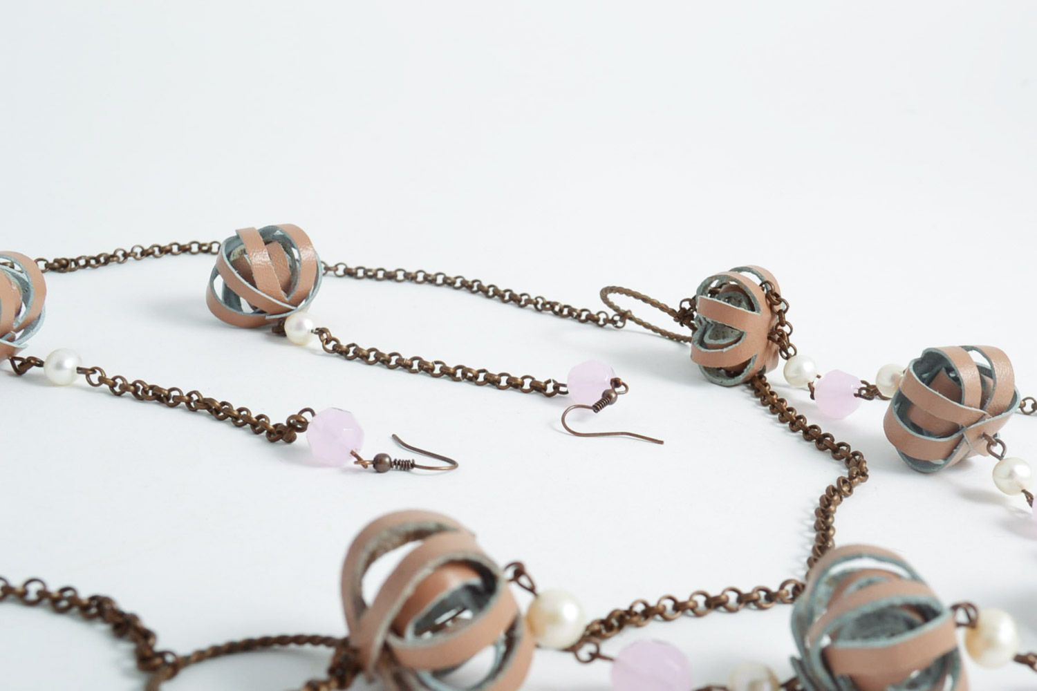 Künstlerisches Schmuck Set aus Leder 2 Stück lange Halskette und Ohrringe handmade foto 4