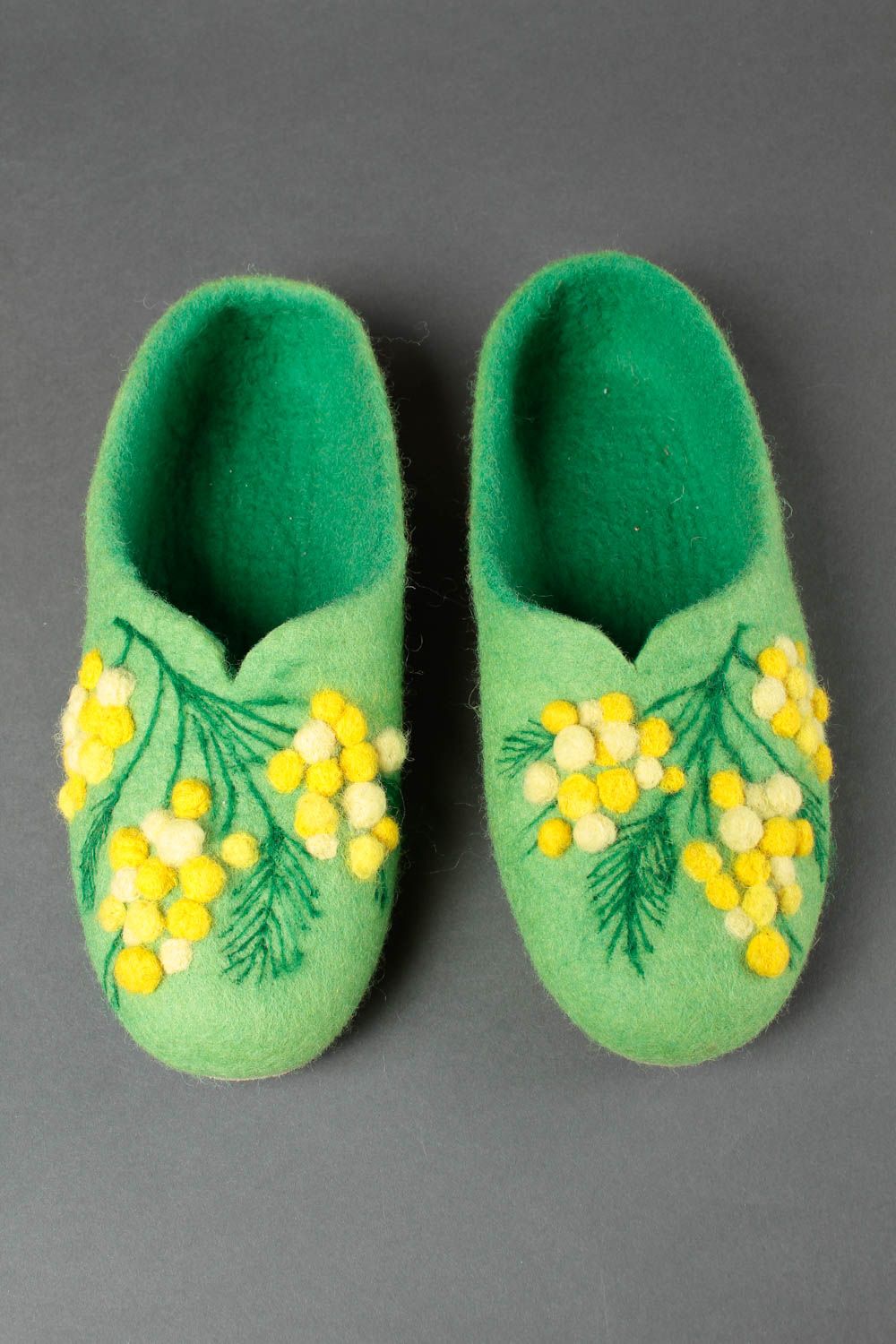Pantoufles femme fait main Chaussures d'intérieur vertes laine Cadeau original photo 4