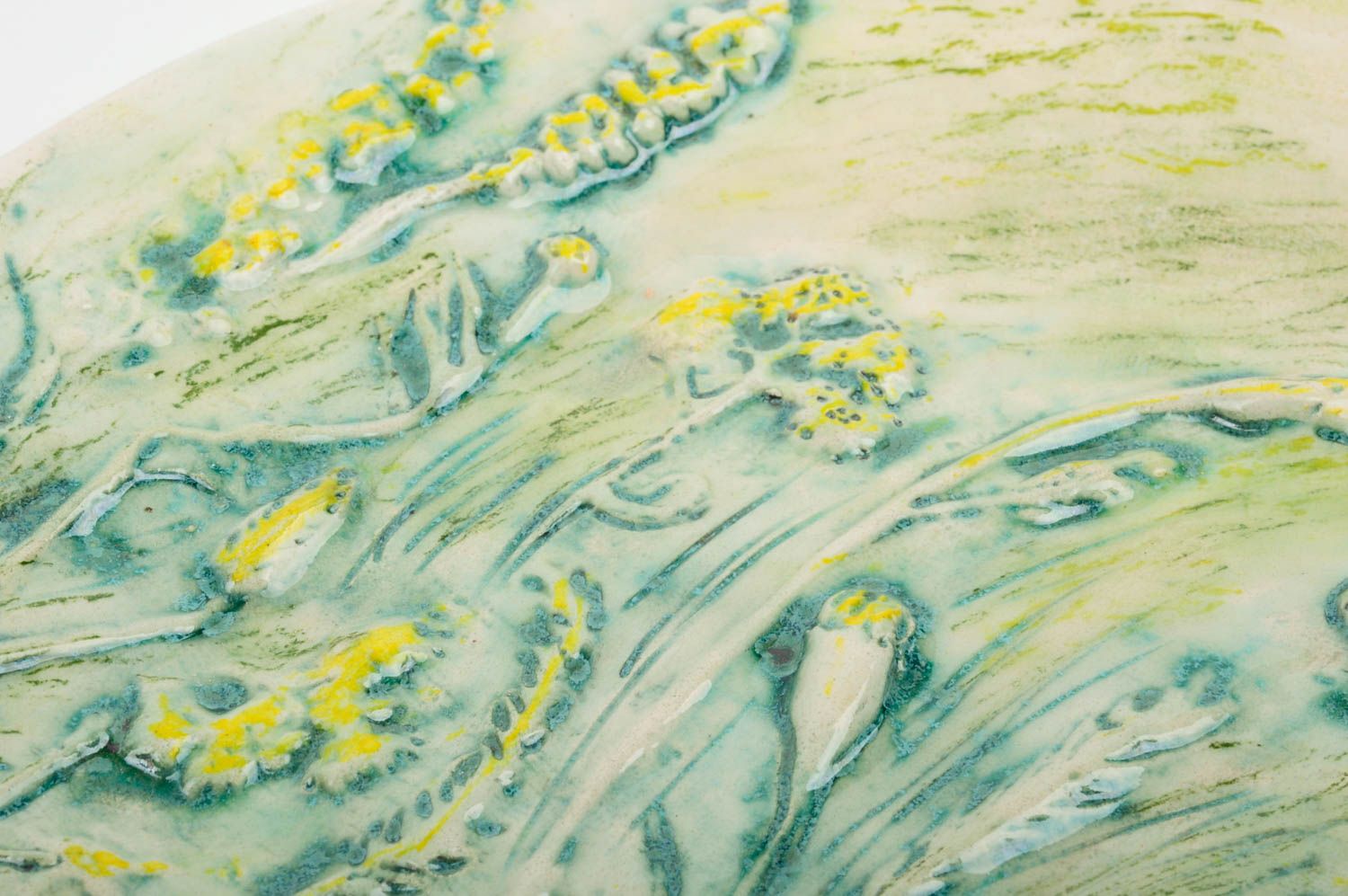 Авторская глиняная тарелка ручной работы с рельефным разноцветным узором цветы фото 4