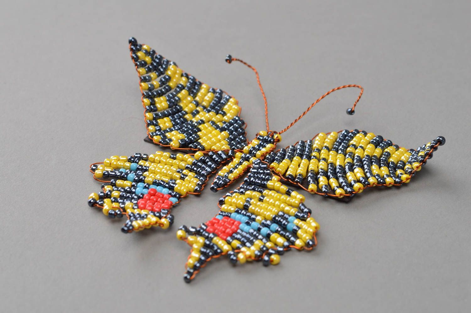 Magnet papillon multicolore en perles de rocaille fait main décor pour cuisine photo 3