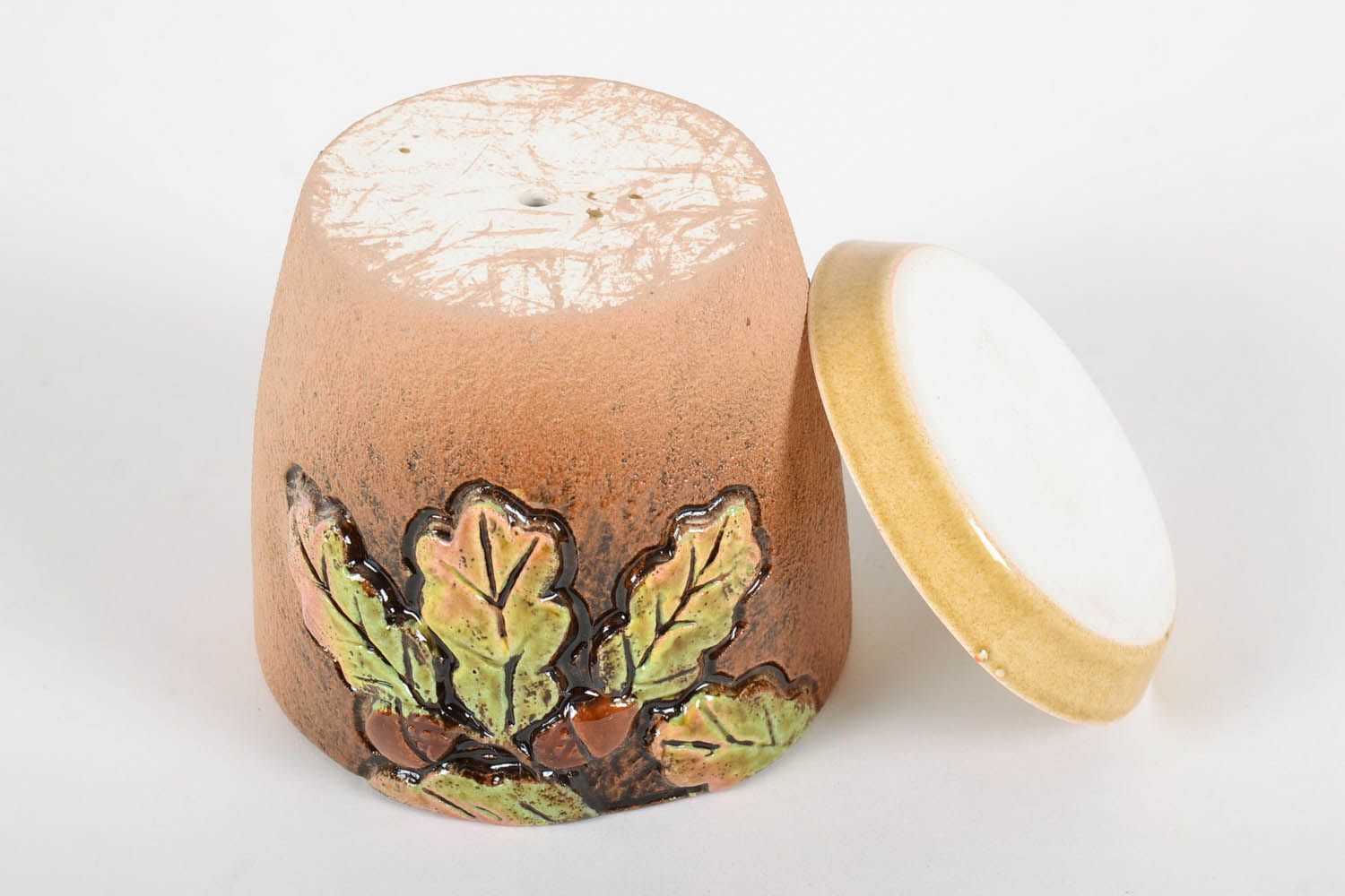 Pot à fleurs modelé de l'argile à la main photo 4