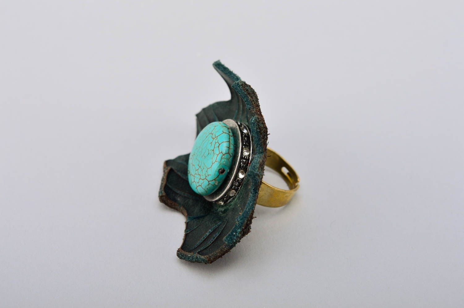 Кольцо ручной работы кольцо из кожи украшение из кожи в виде цветка авторское фото 3