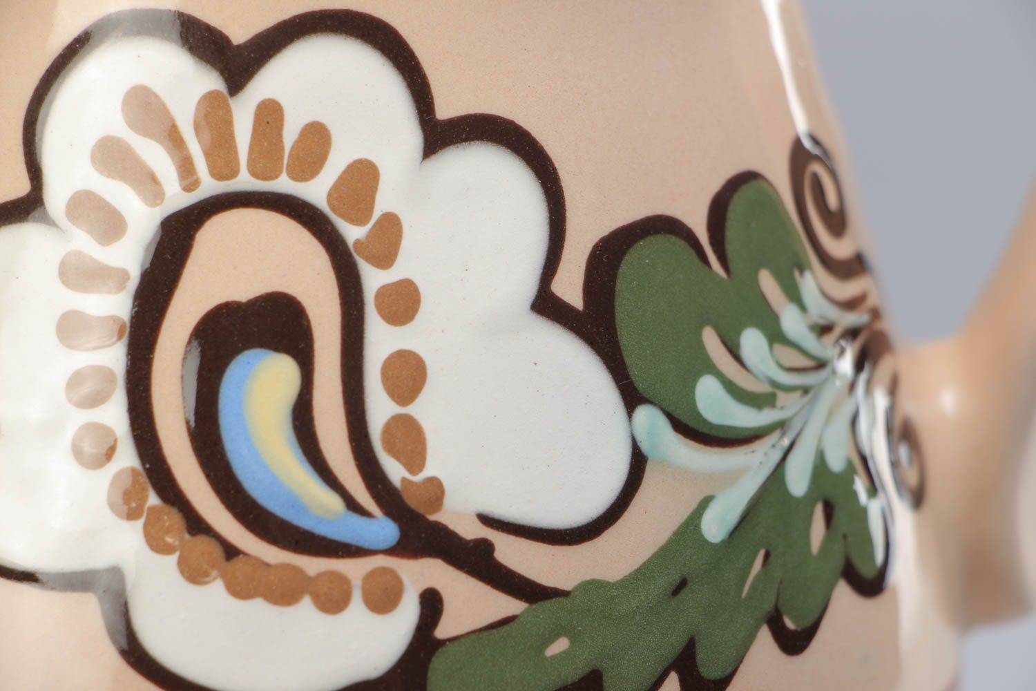 Originelle handgemachte keramische Kanne mit Henkel mit Bemalung im Ethno Stil  foto 3