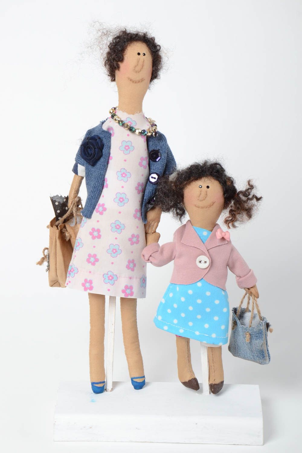 Ensemble de poupées en tissu avec support faites main composition décorative photo 2