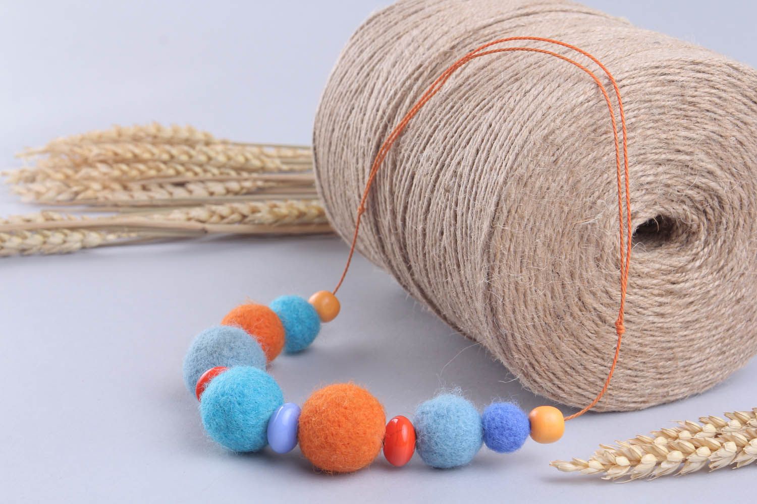 Collier en laine feutrée multicolore fait main photo 5