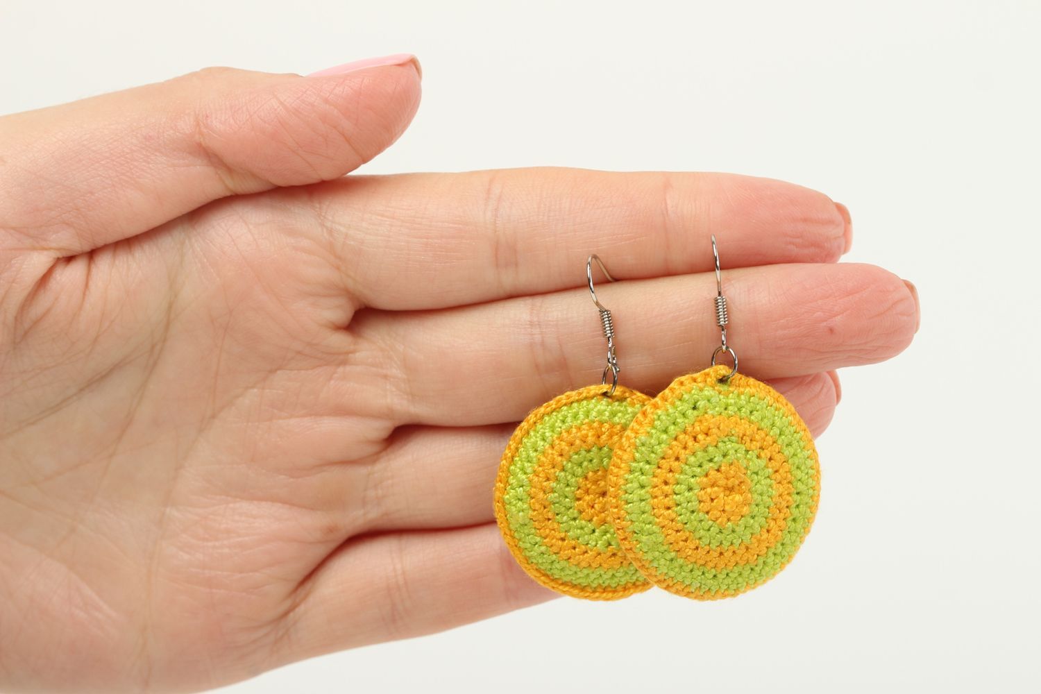 Handmade gehäkelte Ohrringe grell gelb Designer Schmuck Accessoire für Frauen  foto 5