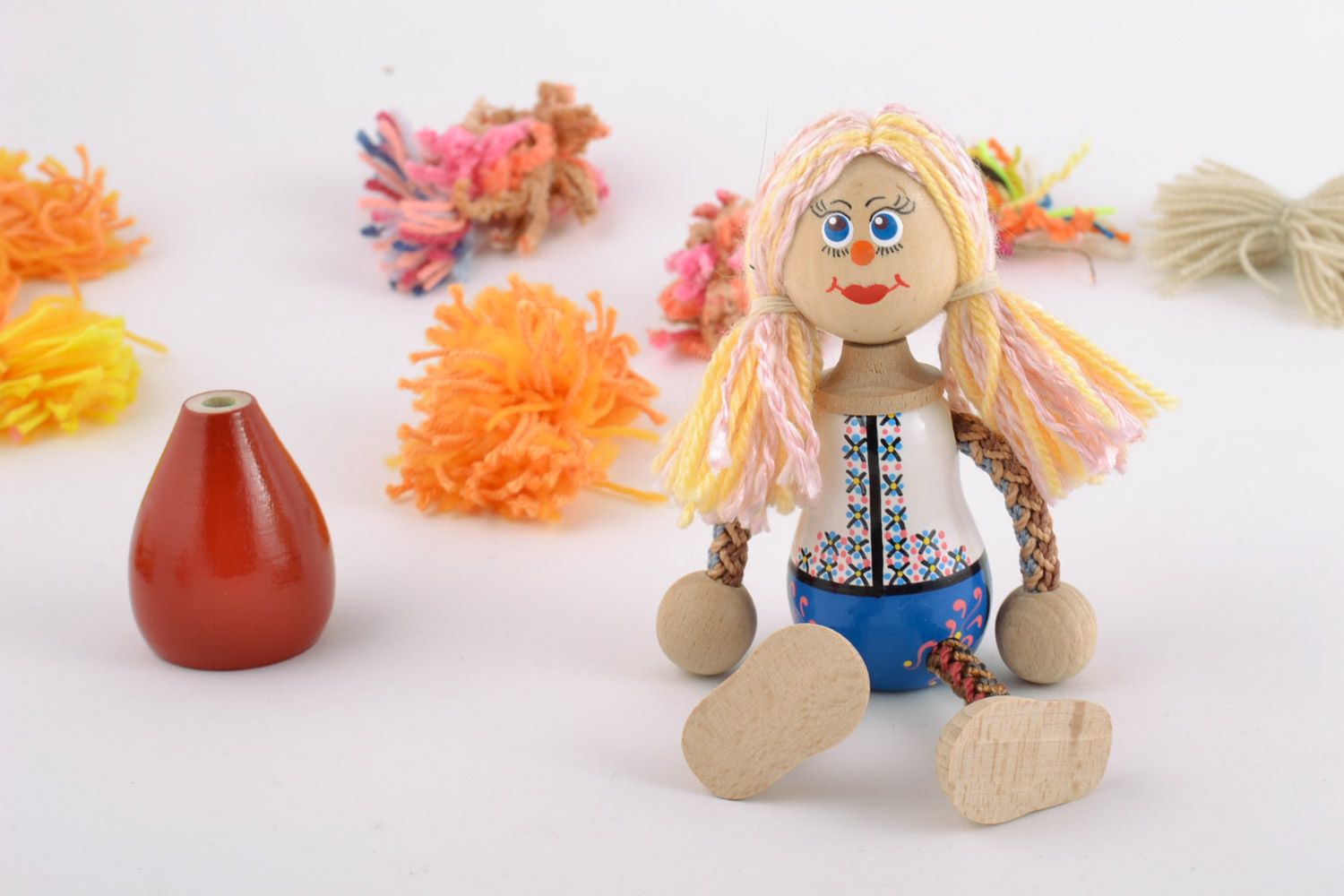 Juguete de madera artesanal muñeca chica original para niños foto 1