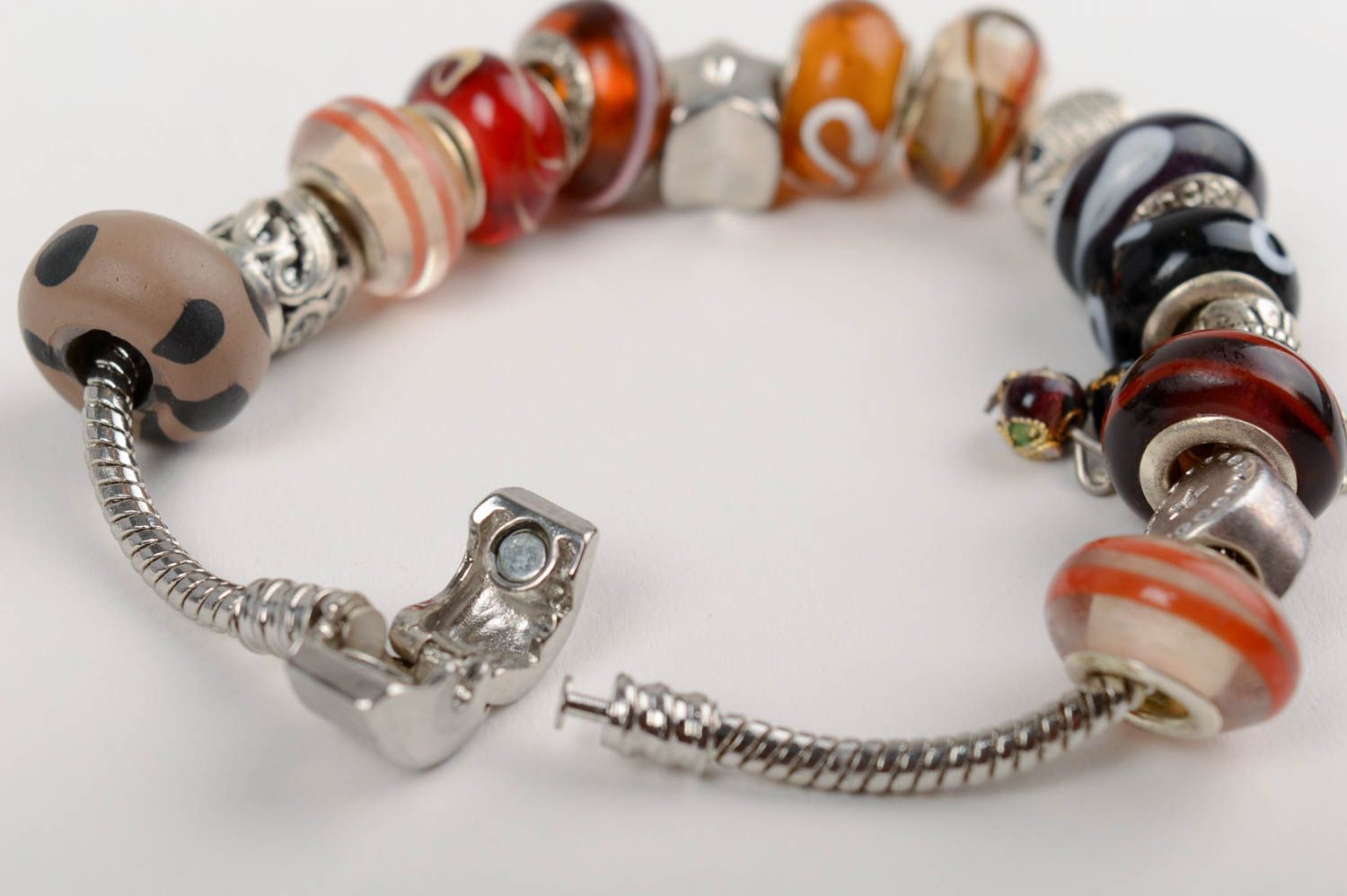 Handmade designer metal wrist bracelet with colorful Murano glass beads photo 3