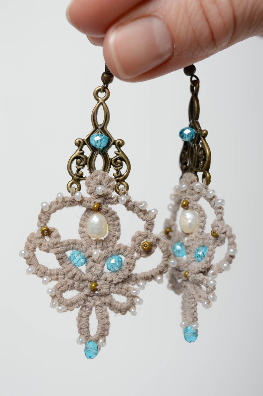 Lace beaded earrings photo 3