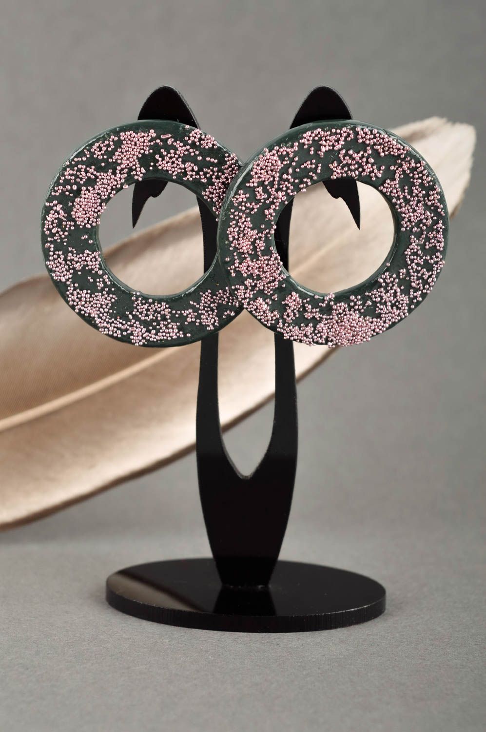 Серьги гвоздики круглые украшение ручной работы серьги из полимерной глины  фото 1