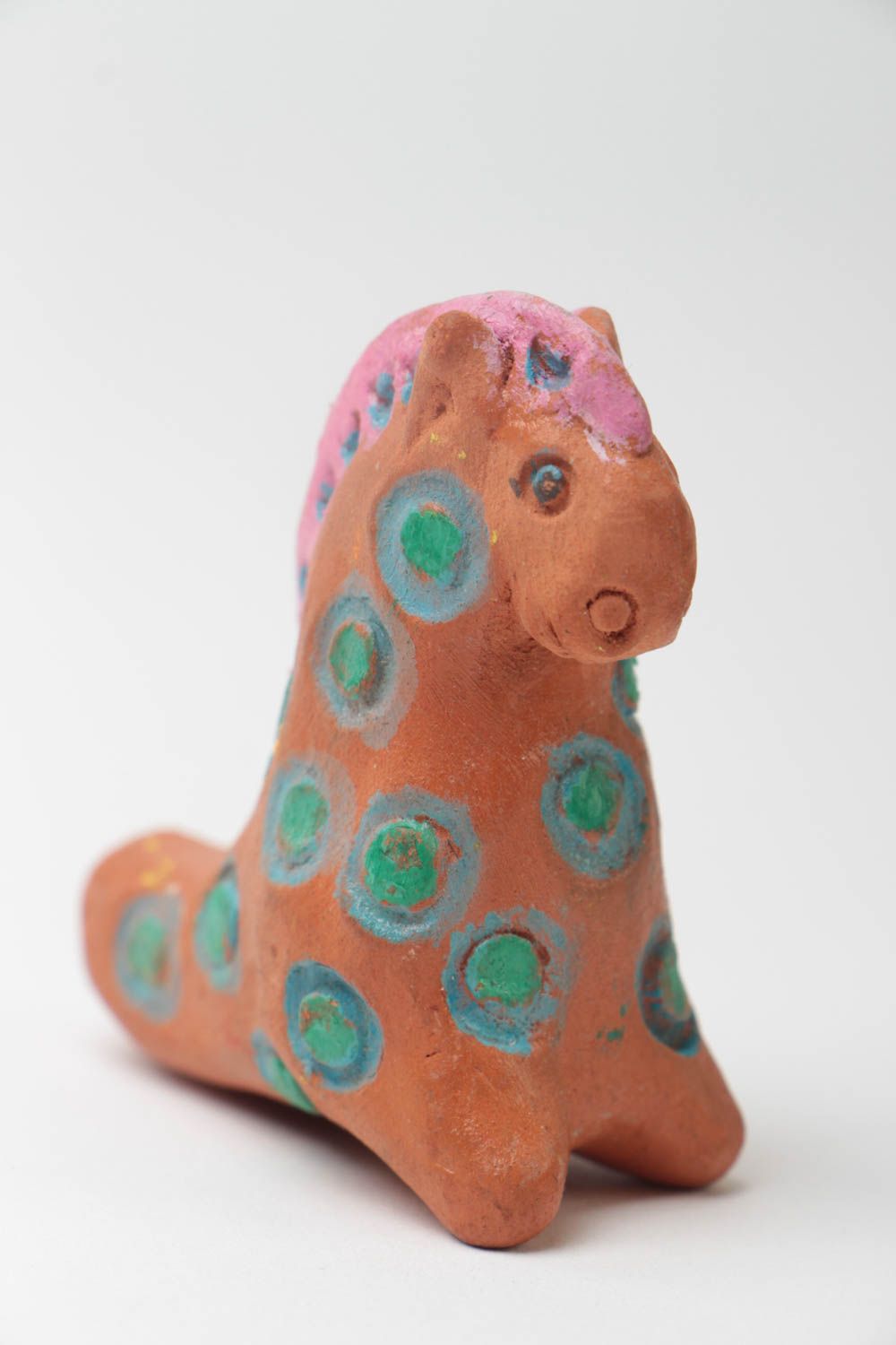 Глиняная свистулька лошадка маленькая с росписью красками игрушка для детей фото 2