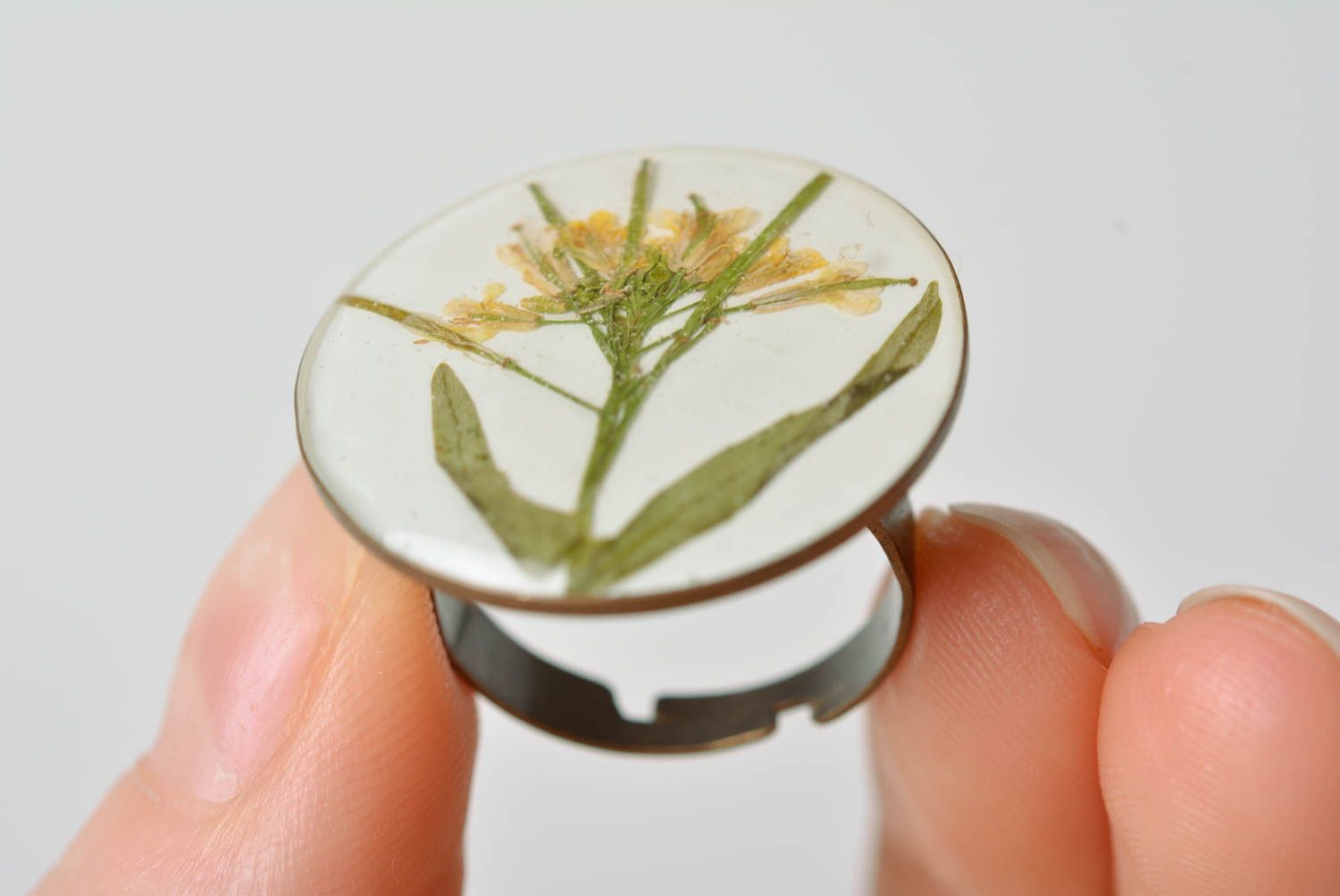 Handmade Ring mit echten Blumen im Epoxidharz rund sommerlich schön für Damen foto 5