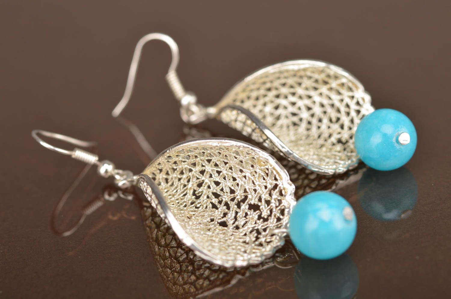 Boucles d'oreilles pendantes métal perles fantaisie bleu clair faites main photo 3