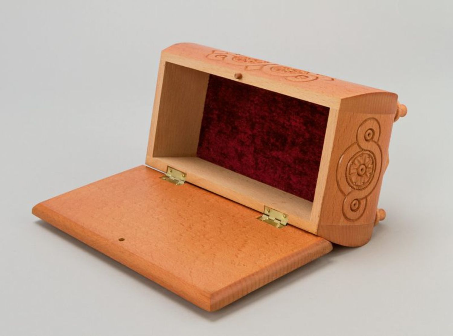 Caja de madera con tallas foto 4