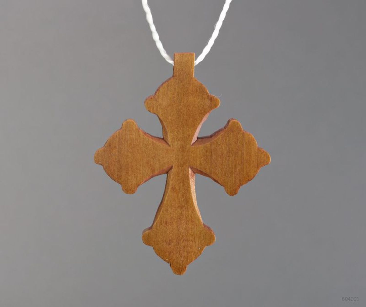 Croce di legno intarsiata con un mosaico foto 3
