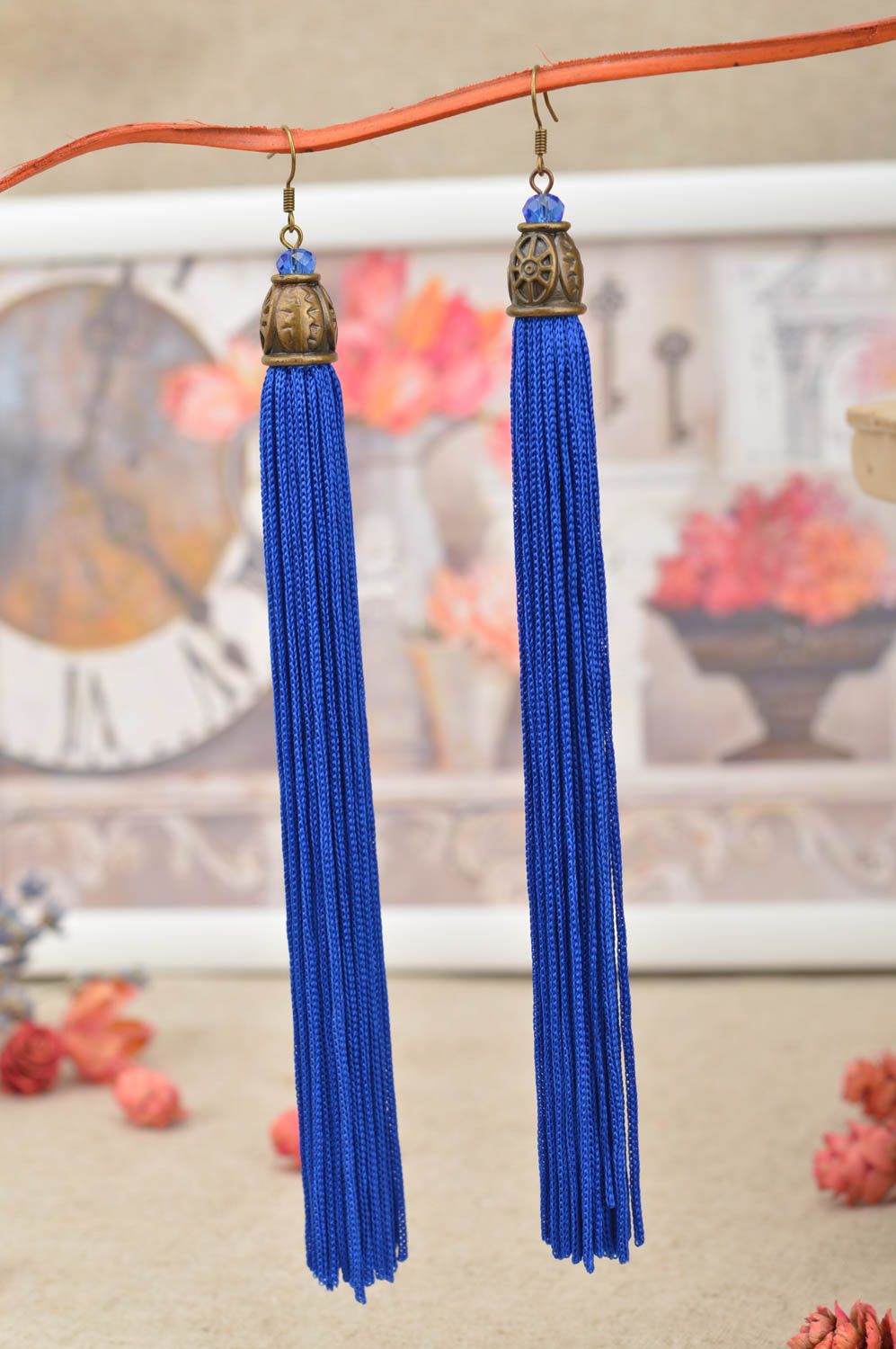 Красивые нарядные длинные серьги из шнурков синего цвета ручная работа фото 1