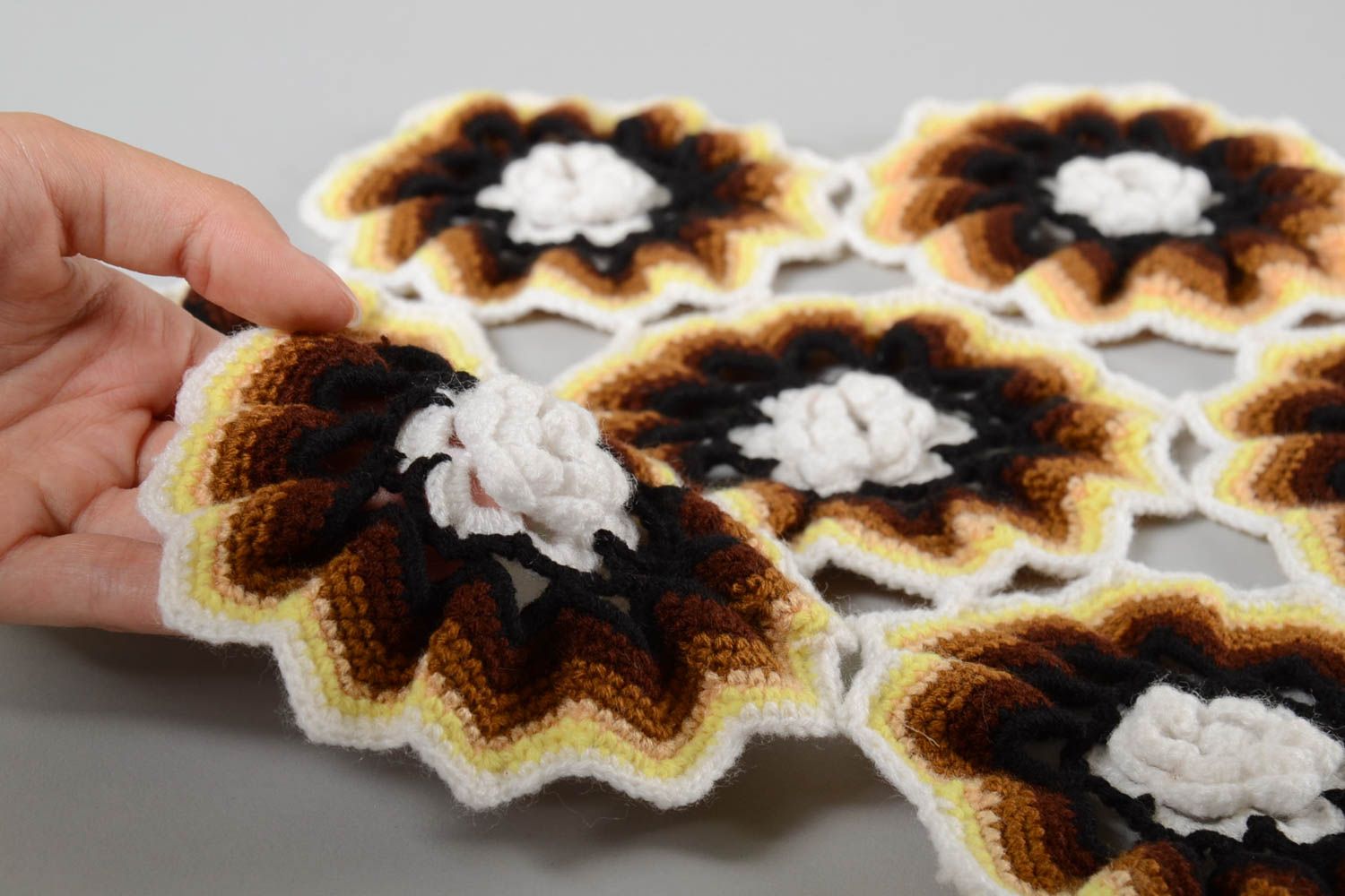 Napperon tricot fait main Déco cuisine au crochet brun blanc design Cadeau femme photo 4