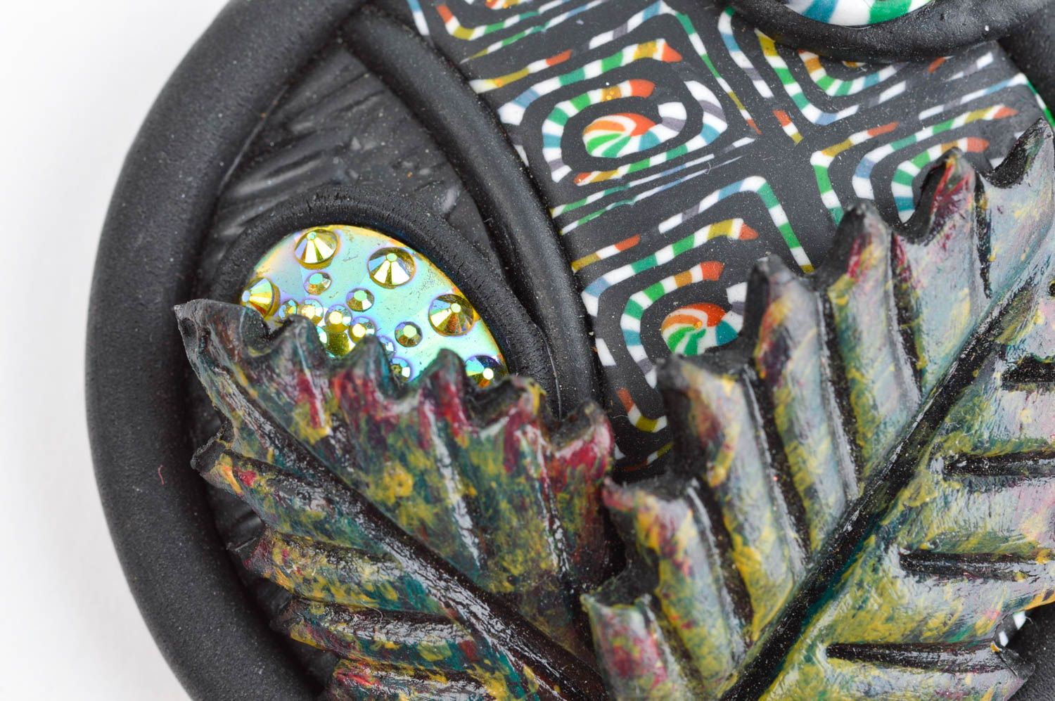 Pendentif rond Bijou fait main pâte polymère couleurs foncées Accessoire femme photo 5