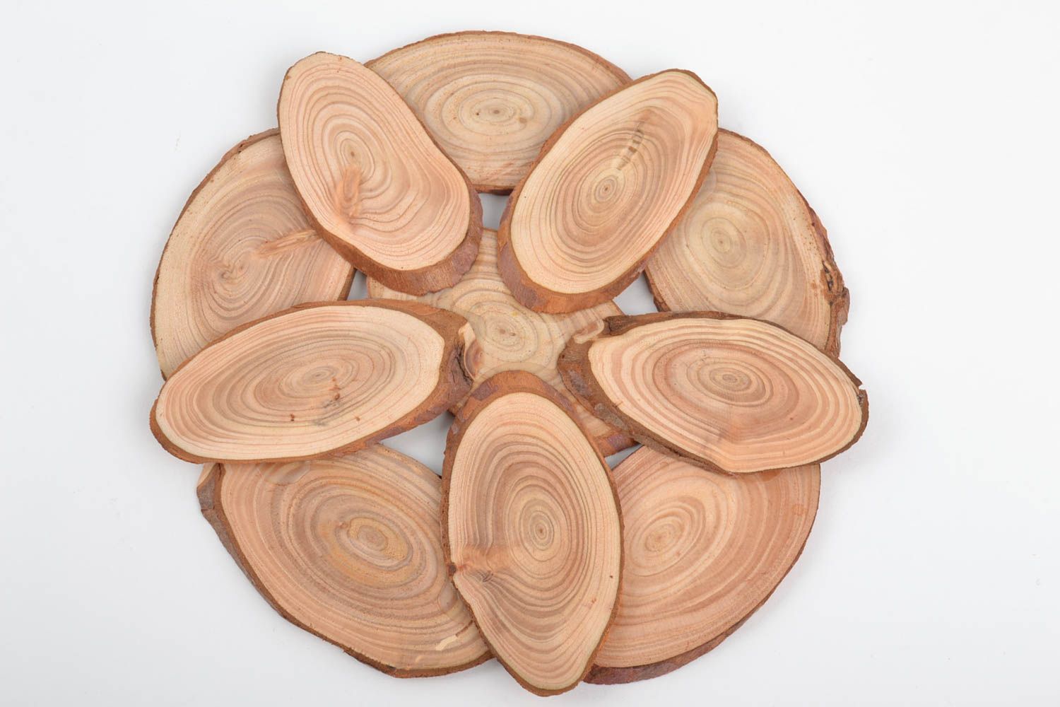 Dessous-de-plat en bois naturel clair rond fait main écologique pour cuisine photo 4