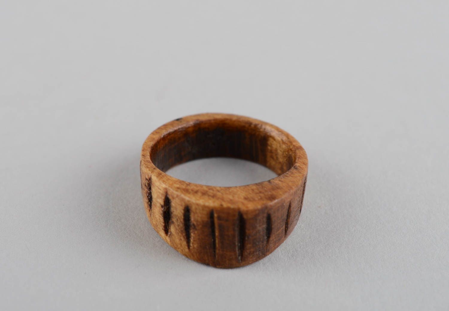 Изделие из дерева ручной работы дизайнерское украшение кольцо из дерева фото 7
