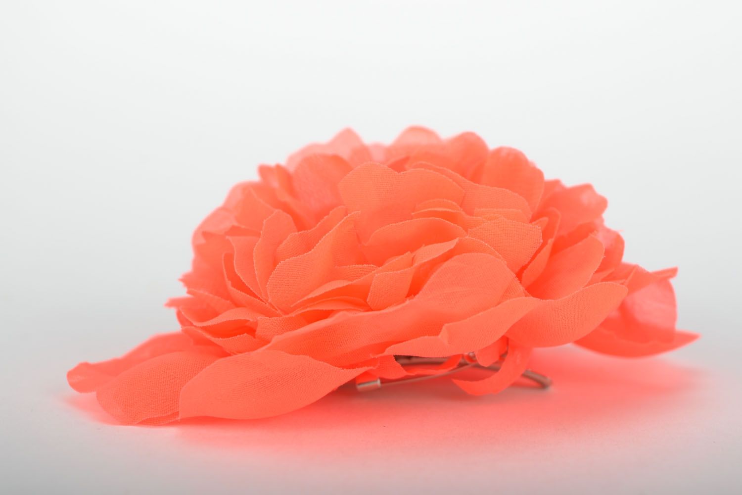 Broche de tecido feito à mão em forma da flor Peonia foto 4