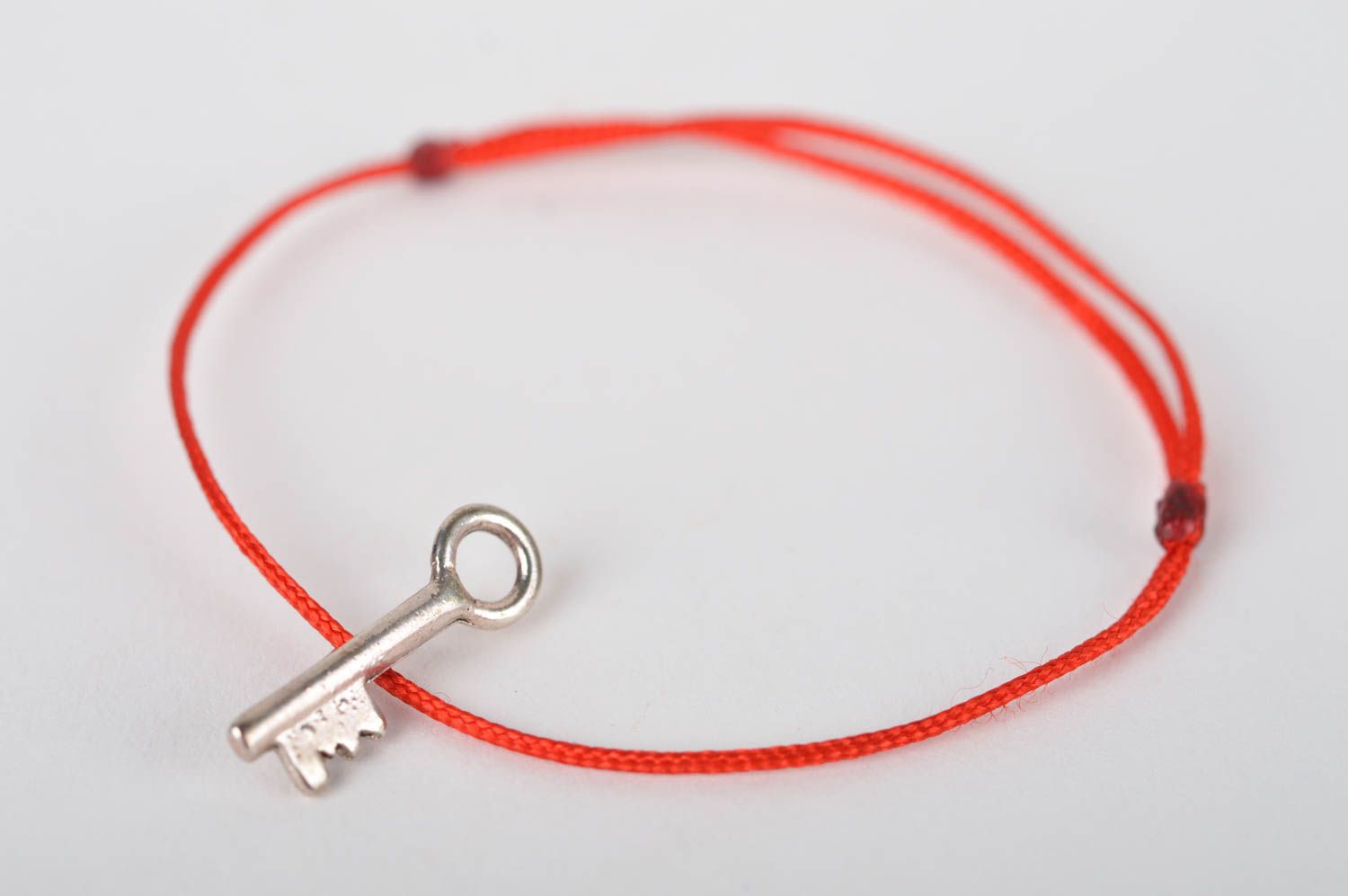 Pulsera de hilo rojo artesanal accesorio para mujer bisutería de moda Llave foto 2