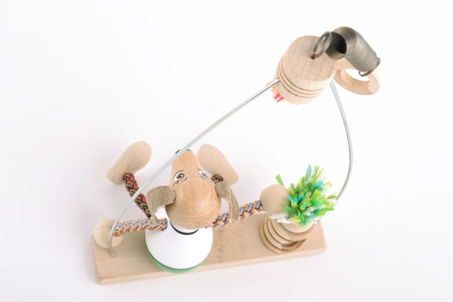 Jouet en bois poupée sur balançoire à suspendre fait main original pour enfant photo 5