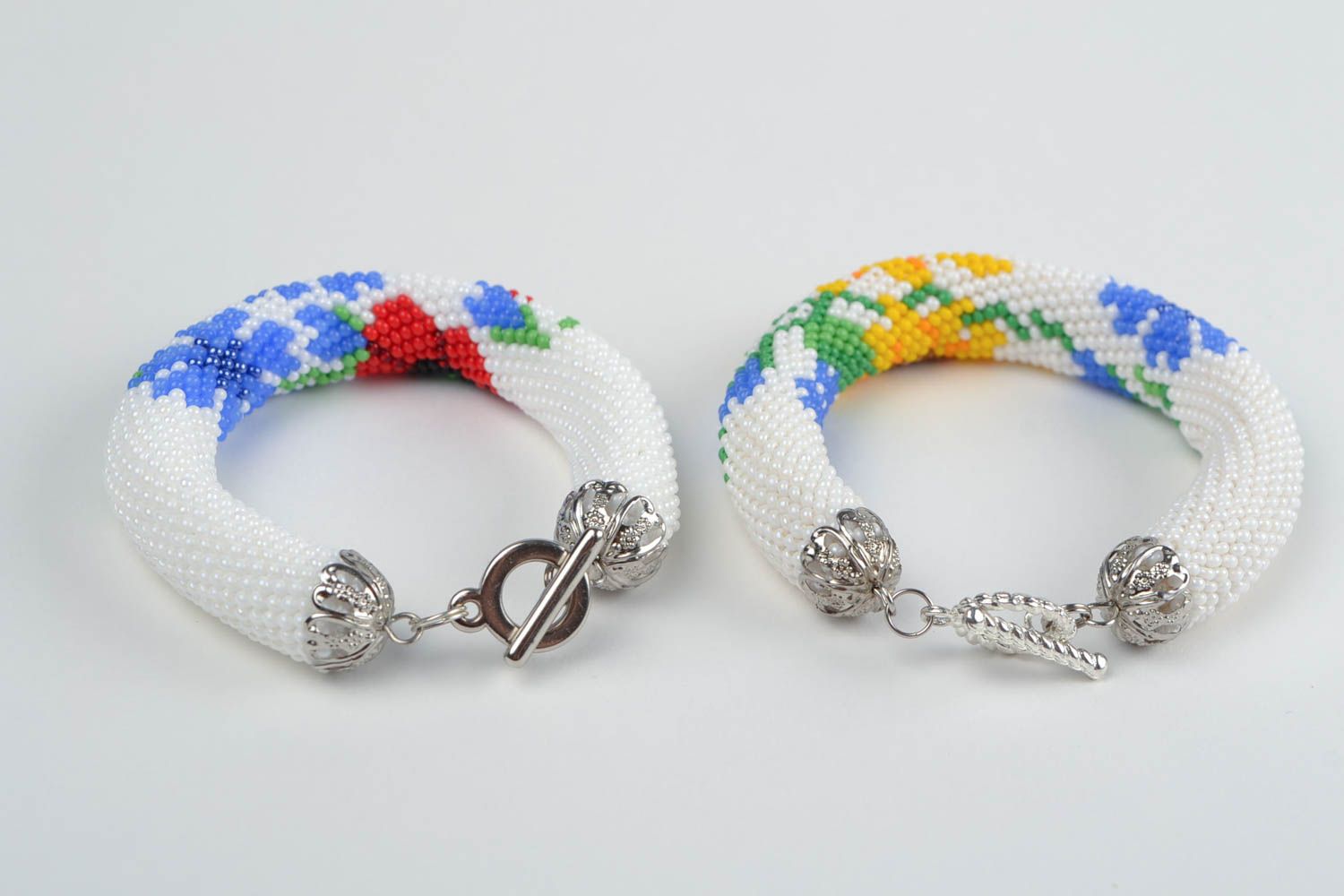 Female set of handmade beaded cord bracelets with flowers 2 pieces photo 5