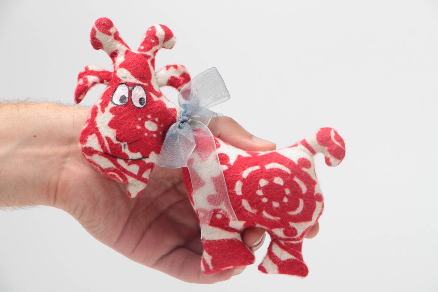 Schönes originelles handmade Kuscheltier Ziege aus Stoff mit Schleife für Kind foto 5