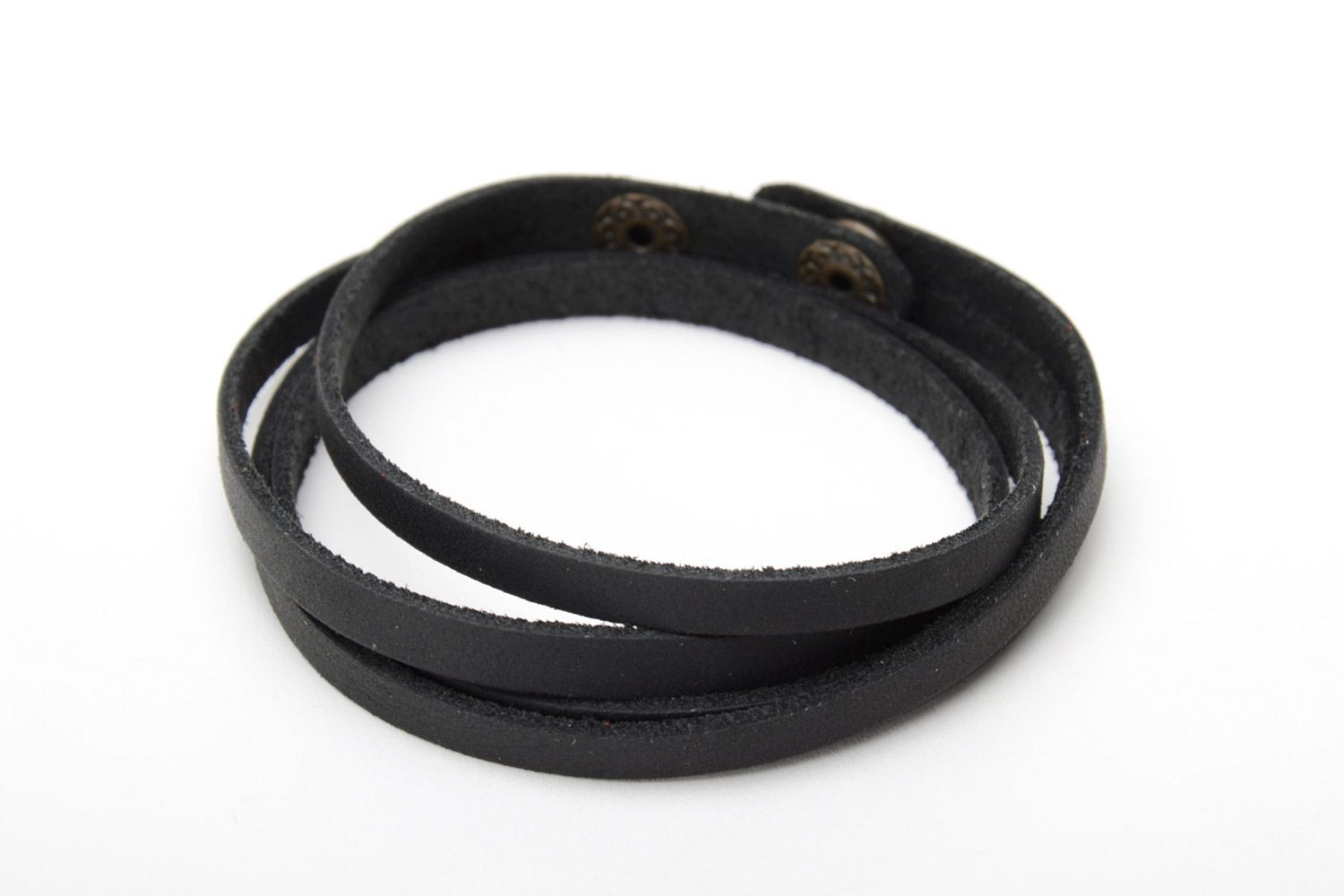 Bracelet multirang en cuir naturel noir fait main design boutons-pression photo 3