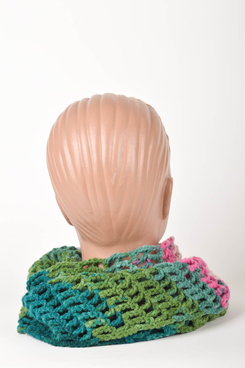 Sciarpa di lana fatta a mano accessorio caldo da donna in colori vivaci
 foto 5