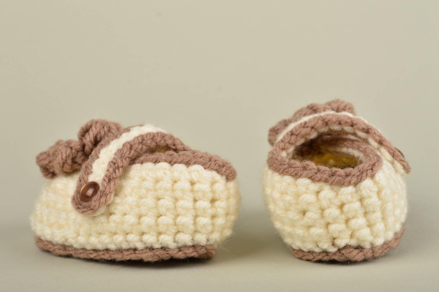 Chaussons bébé Pantoufles tricot fait main acrylique laine beige Vêtement bébé photo 4