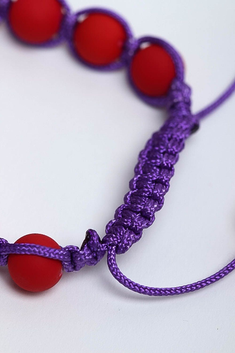 Bracelet fait main Bijou tendance couleurs rouge et violet Accessoire femme photo 4