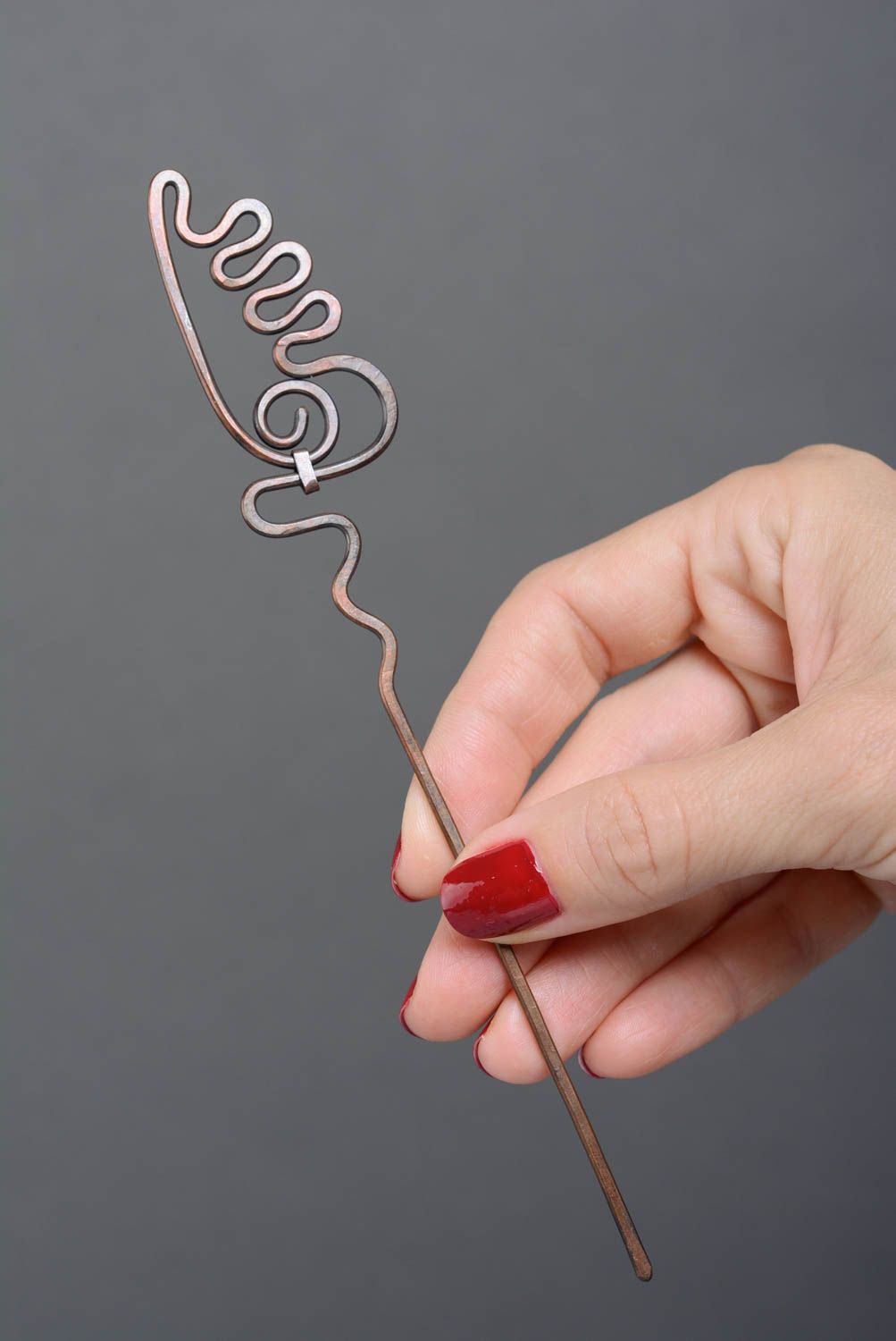 Шпилька для волос в технике wire wrap красивая изогнутая большая ручной работы фото 4