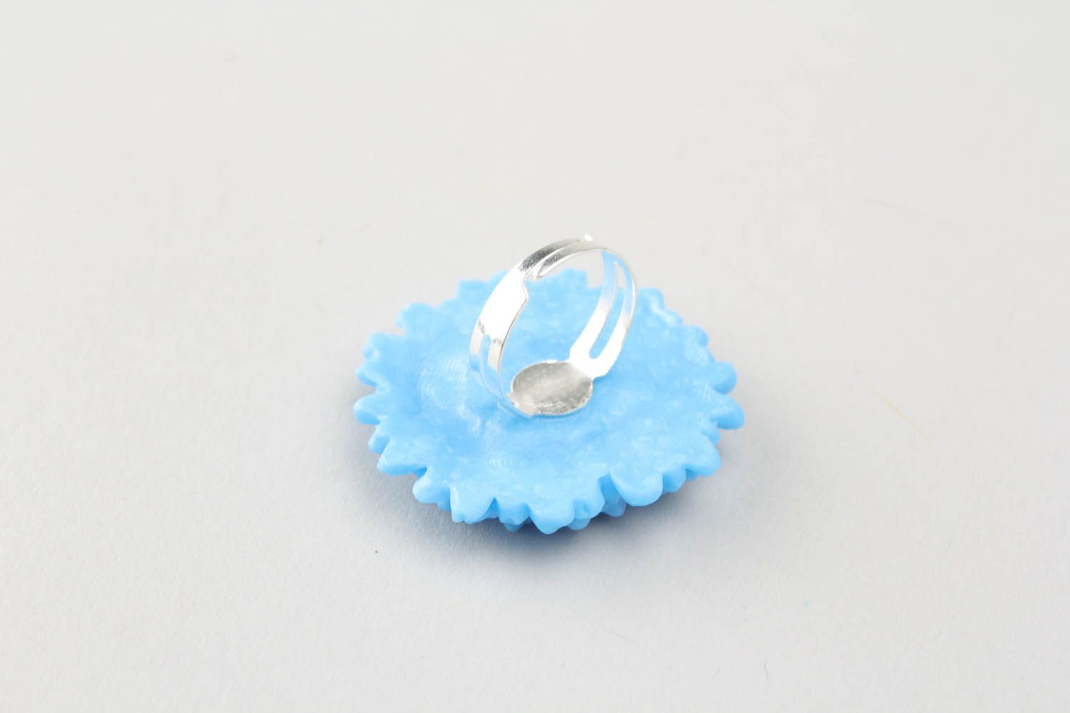 Голубое кольцо из полимерной глины  фото 4