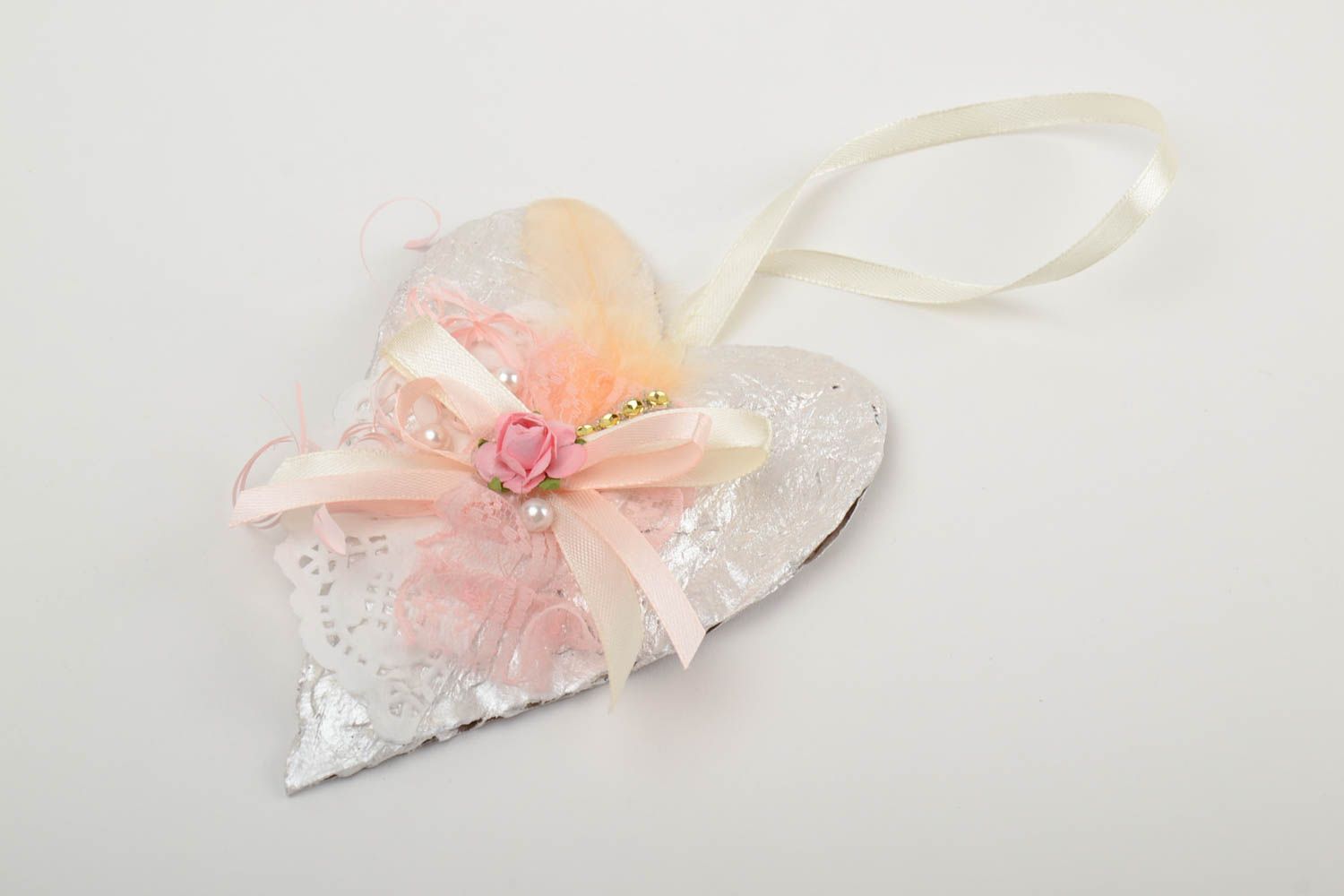 Интерьерная подвеска из картона сердце ручной работы валентинка с кружевом фото 2