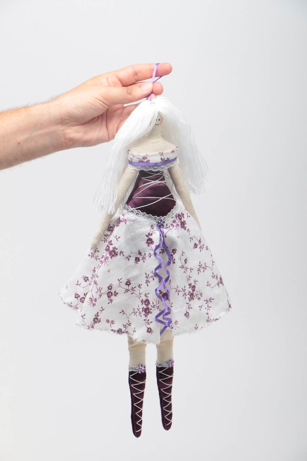 Игрушка кукла из ткани с длинными волосами в платье красивая ручной работы фото 5