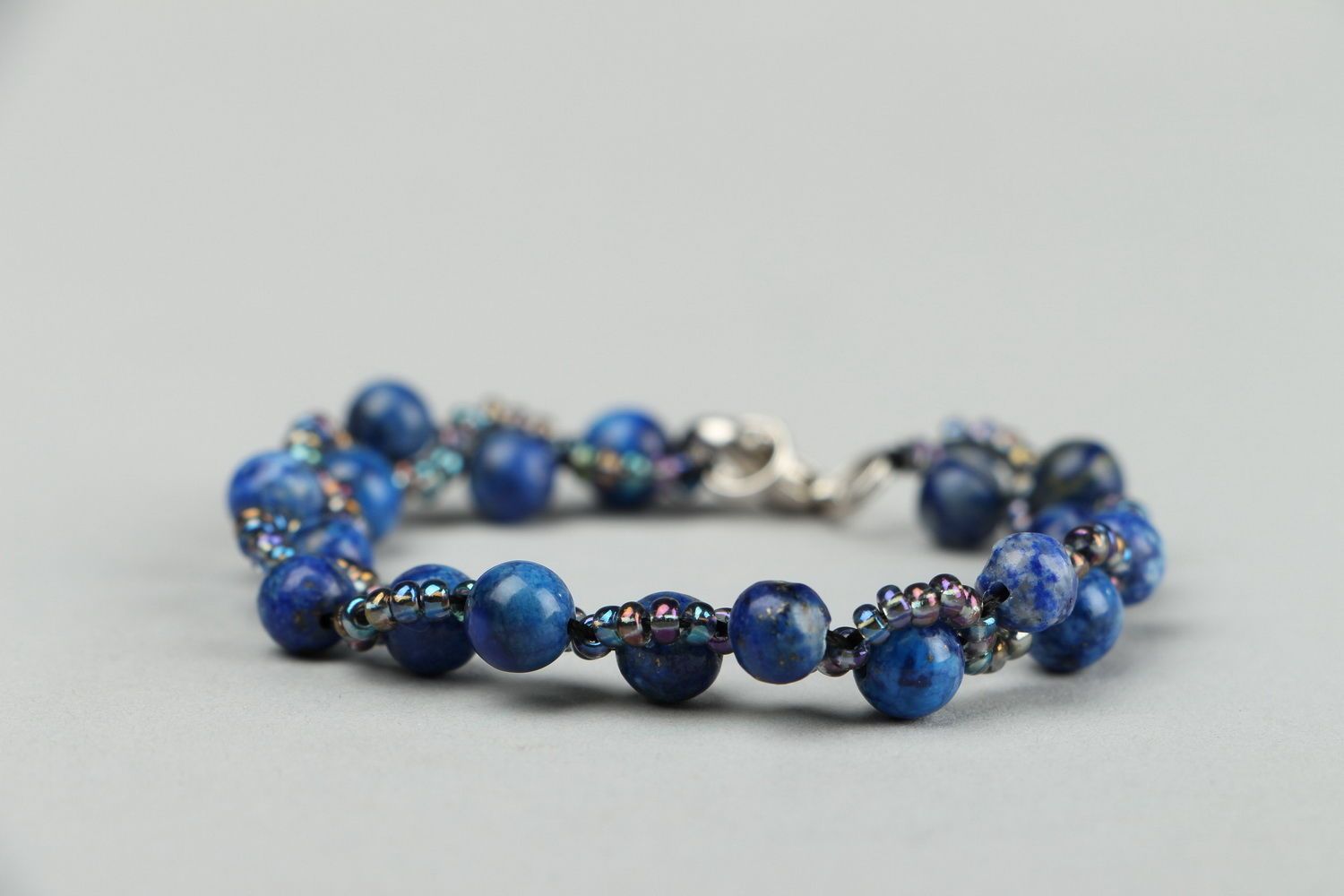 Bracelet with beads and lapis lazuli photo 3