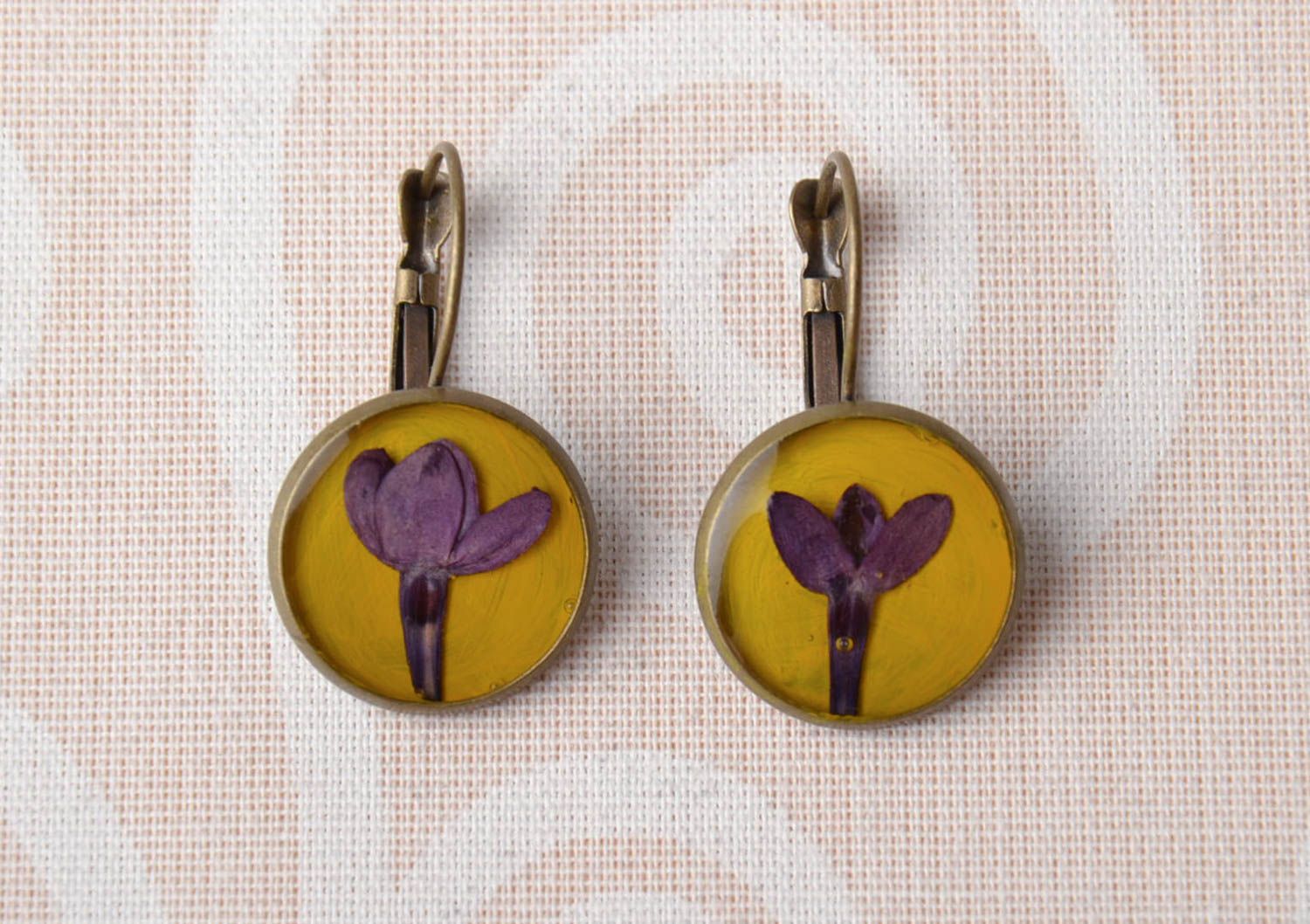 Round earrings with natural flowers photo 1